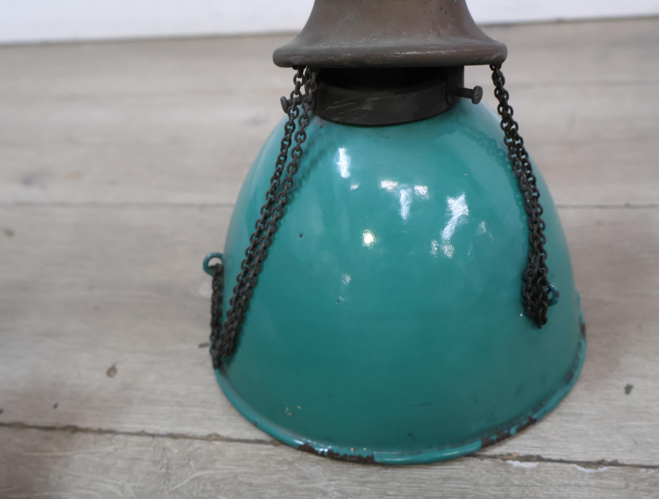 Vintage hanglamp met emaille kap - Jaren '60 – foto 12 – kavel bij GSD Auctions, Zoeterwoude