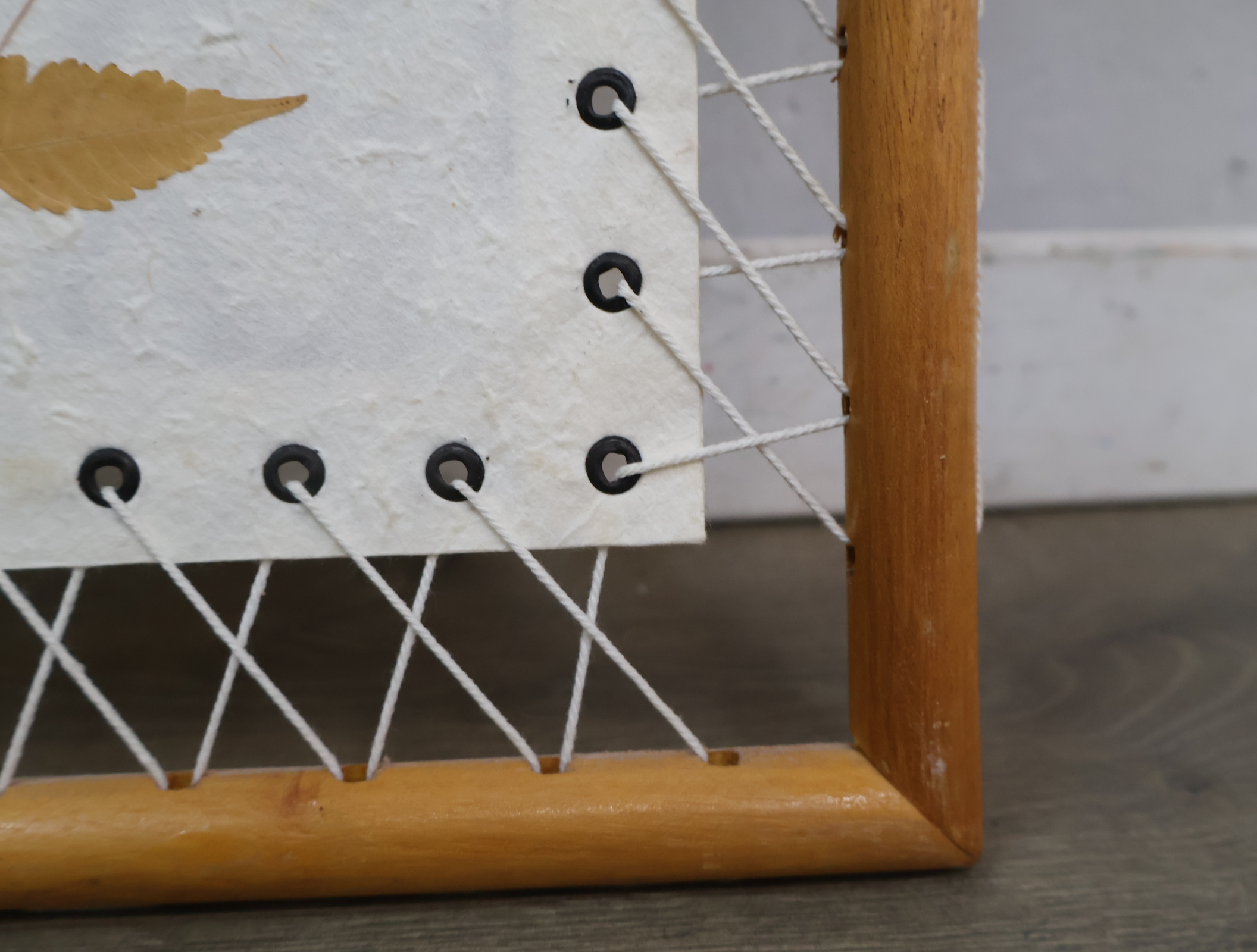 Set van 2 ingelijste gedroogde bloemen in houten frame – foto 5 – kavel bij GSD Auctions, Zoeterwoude