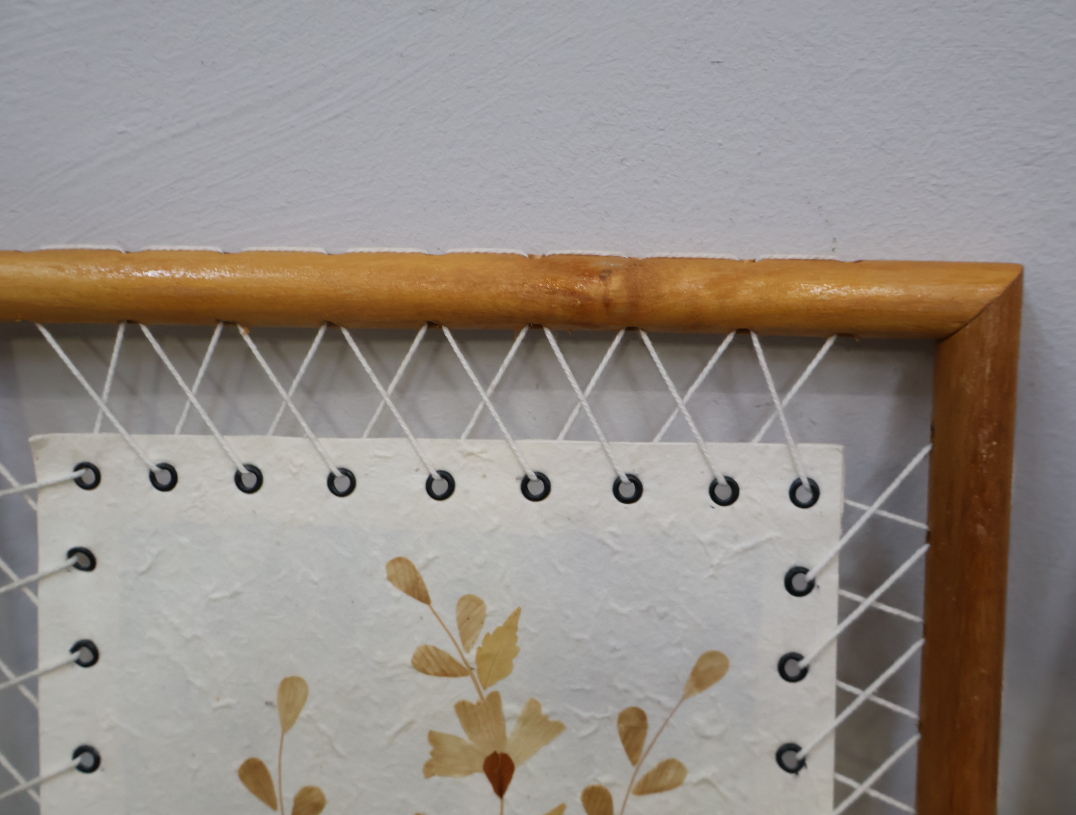 Set van 2 ingelijste gedroogde bloemen in houten frame – foto 7 – kavel bij GSD Auctions, Zoeterwoude