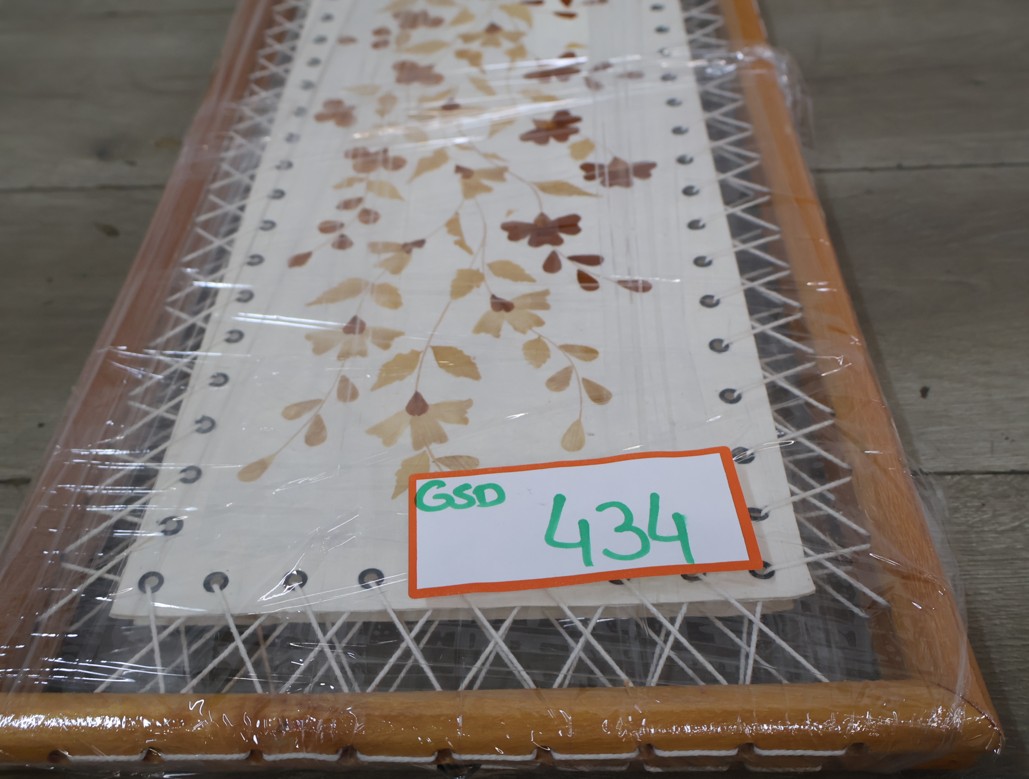 Set van 2 ingelijste gedroogde bloemen in houten frame – foto 18 – kavel bij GSD Auctions, Zoeterwoude