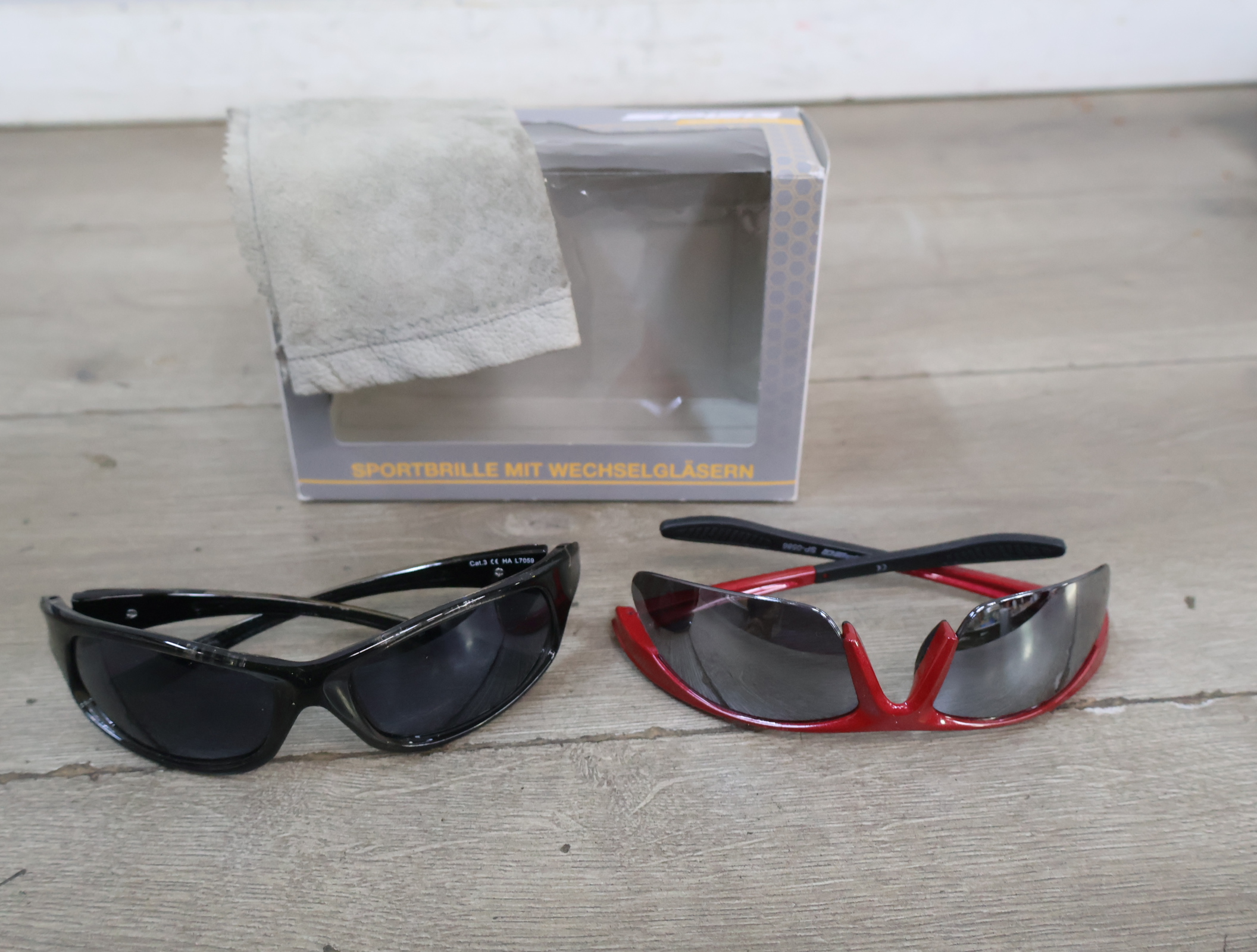2 sportbrillen met verwisselbare glazen – foto 10 – kavel bij GSD Auctions, Zoeterwoude