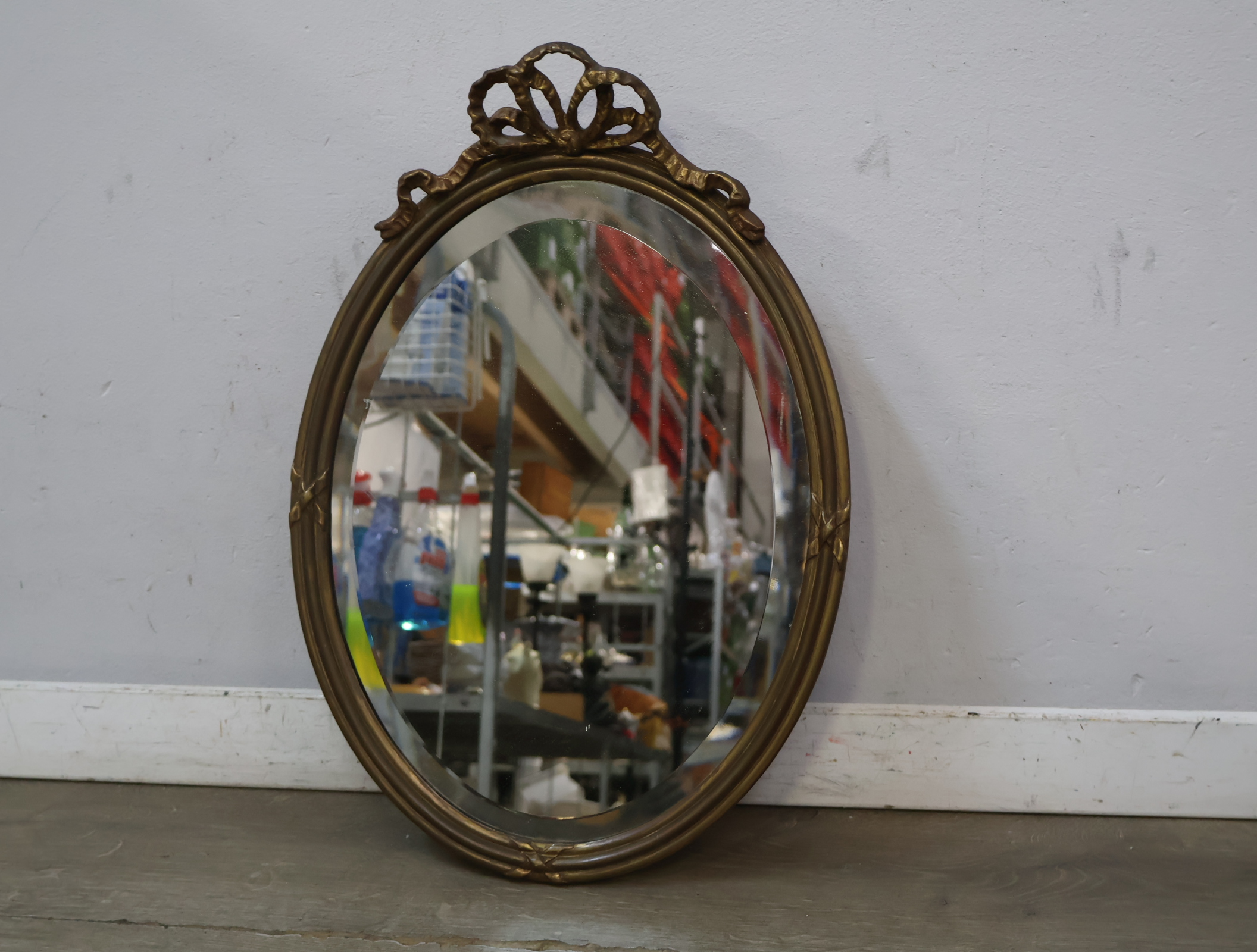 Ovale spiegel met gouden decoratieve lijst – foto 4 – kavel bij GSD Auctions, Zoeterwoude
