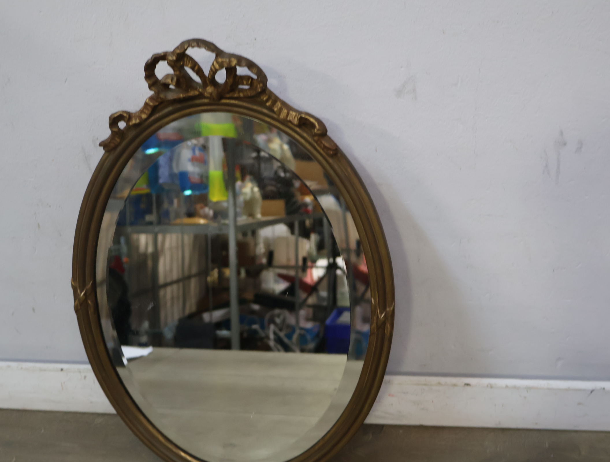 Ovale spiegel met gouden decoratieve lijst – foto 5 – kavel bij GSD Auctions, Zoeterwoude