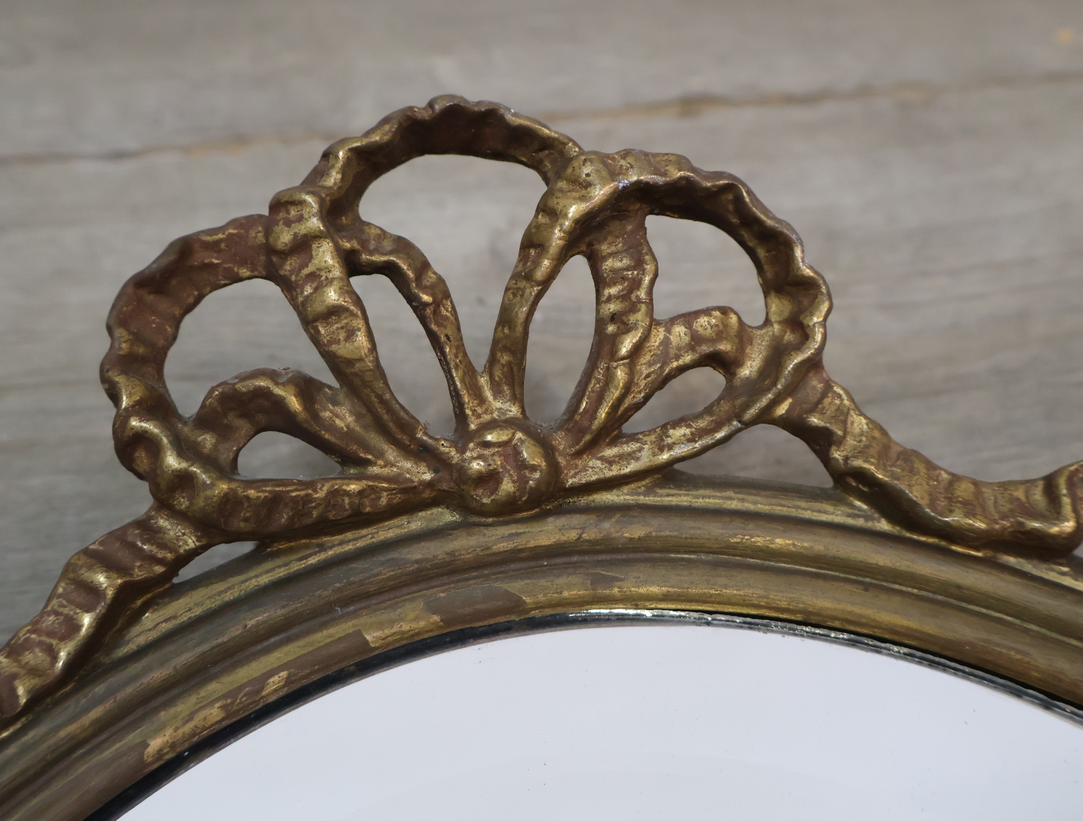Ovale spiegel met gouden decoratieve lijst – foto 11 – kavel bij GSD Auctions, Zoeterwoude