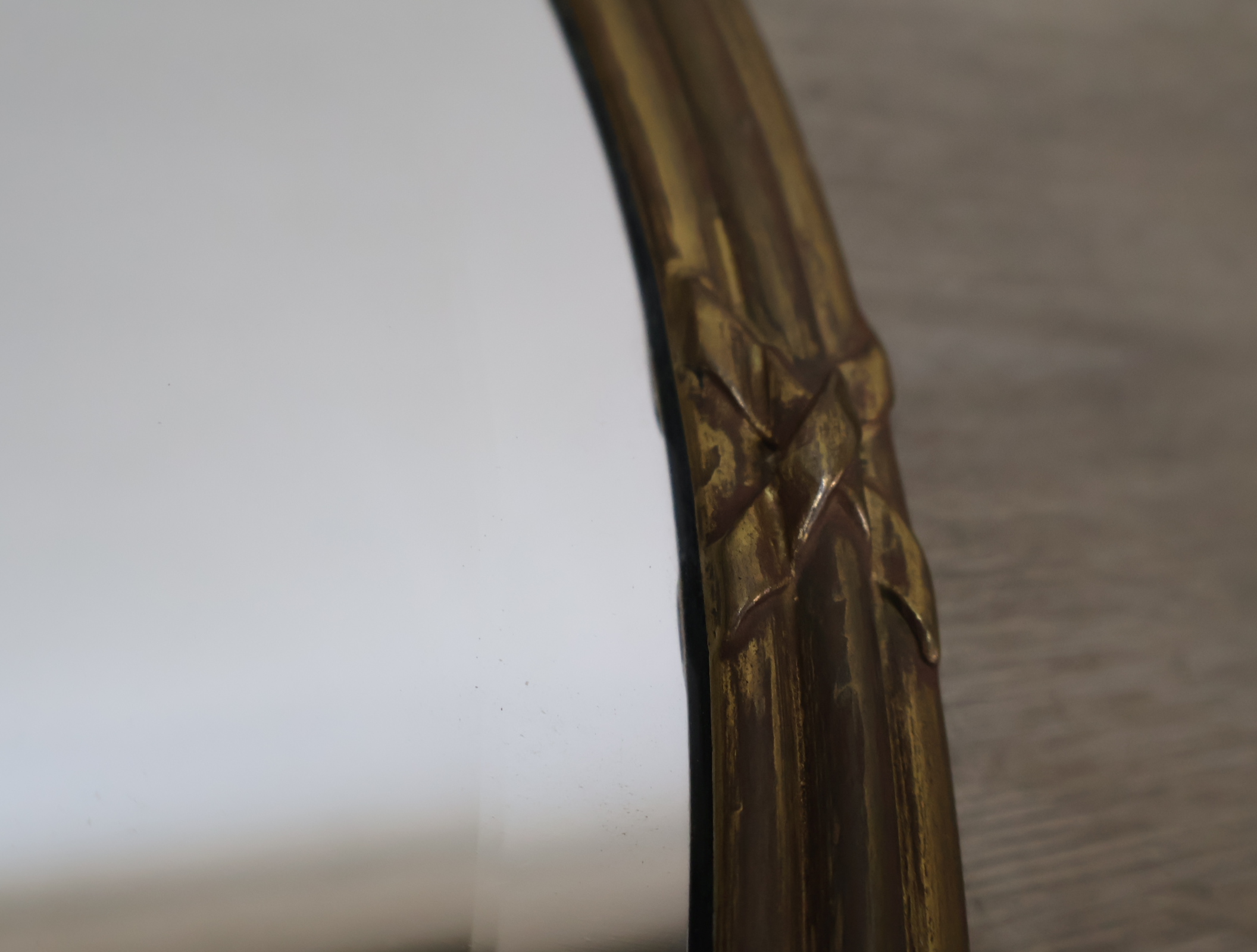 Ovale spiegel met gouden decoratieve lijst – foto 12 – kavel bij GSD Auctions, Zoeterwoude