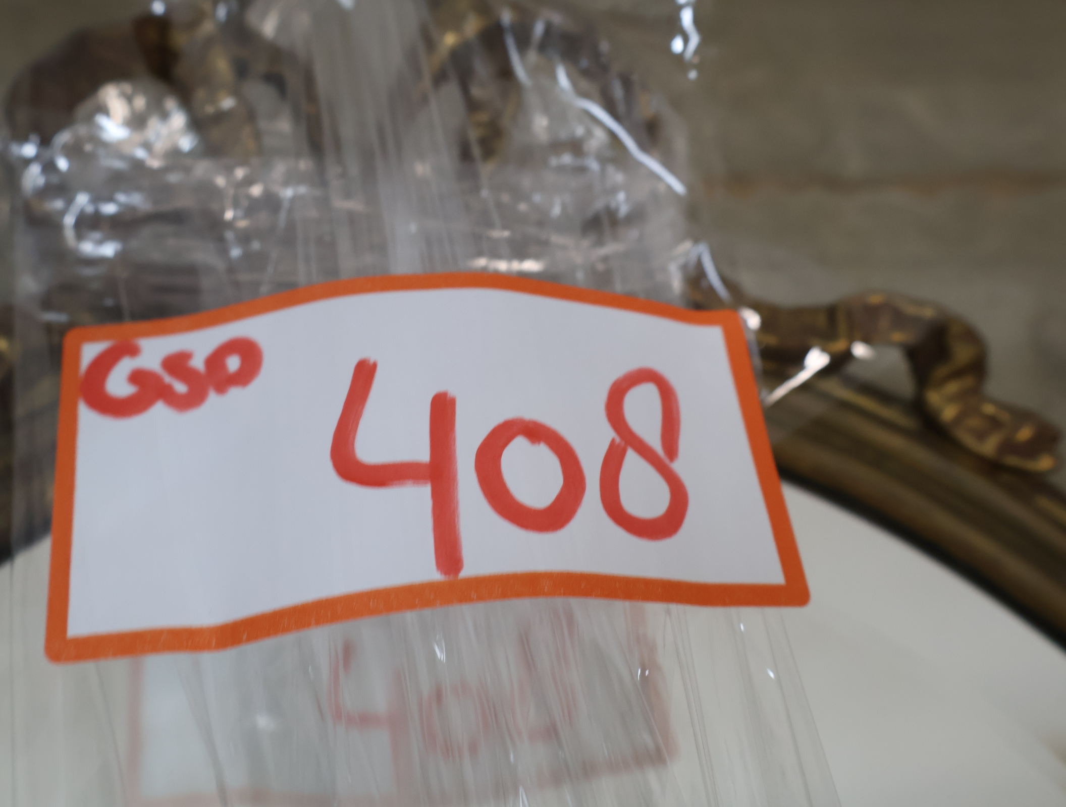 Ovale spiegel met gouden decoratieve lijst – foto 18 – kavel bij GSD Auctions, Zoeterwoude