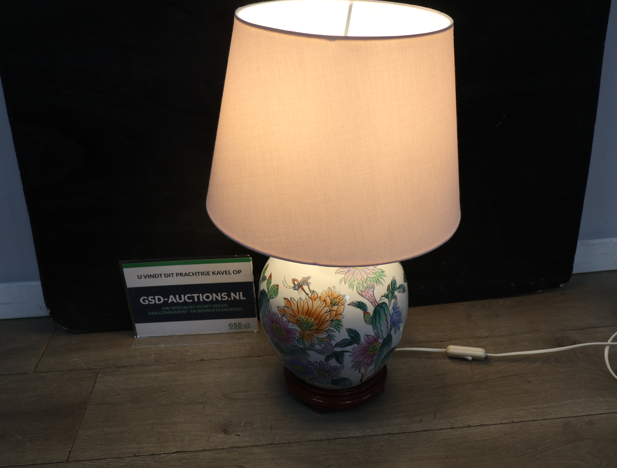 Oosterse Porseleinen Tafellamp – foto 2 – kavel bij GSD Auctions, Zoeterwoude