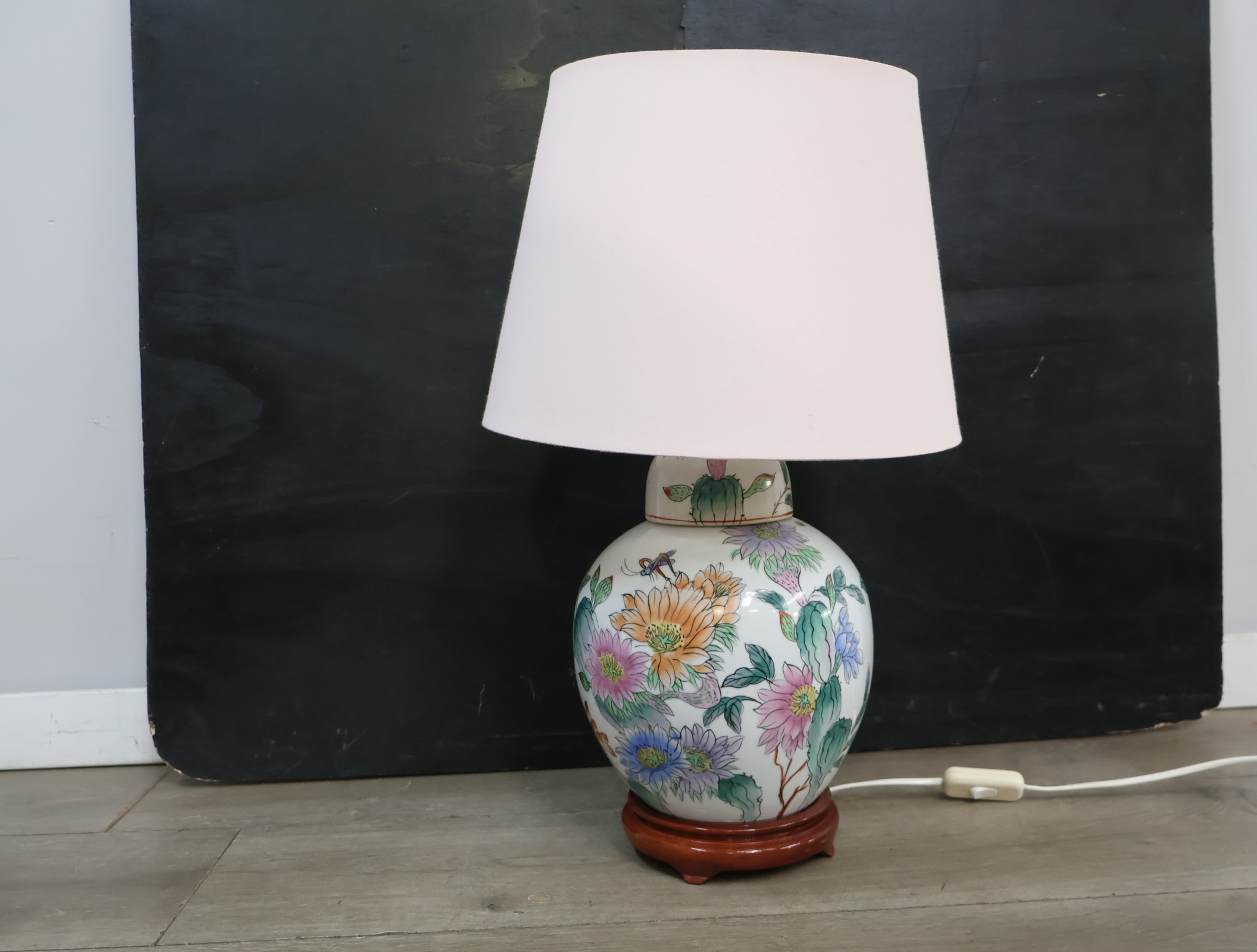 Oosterse Porseleinen Tafellamp – foto 3 – kavel bij GSD Auctions, Zoeterwoude
