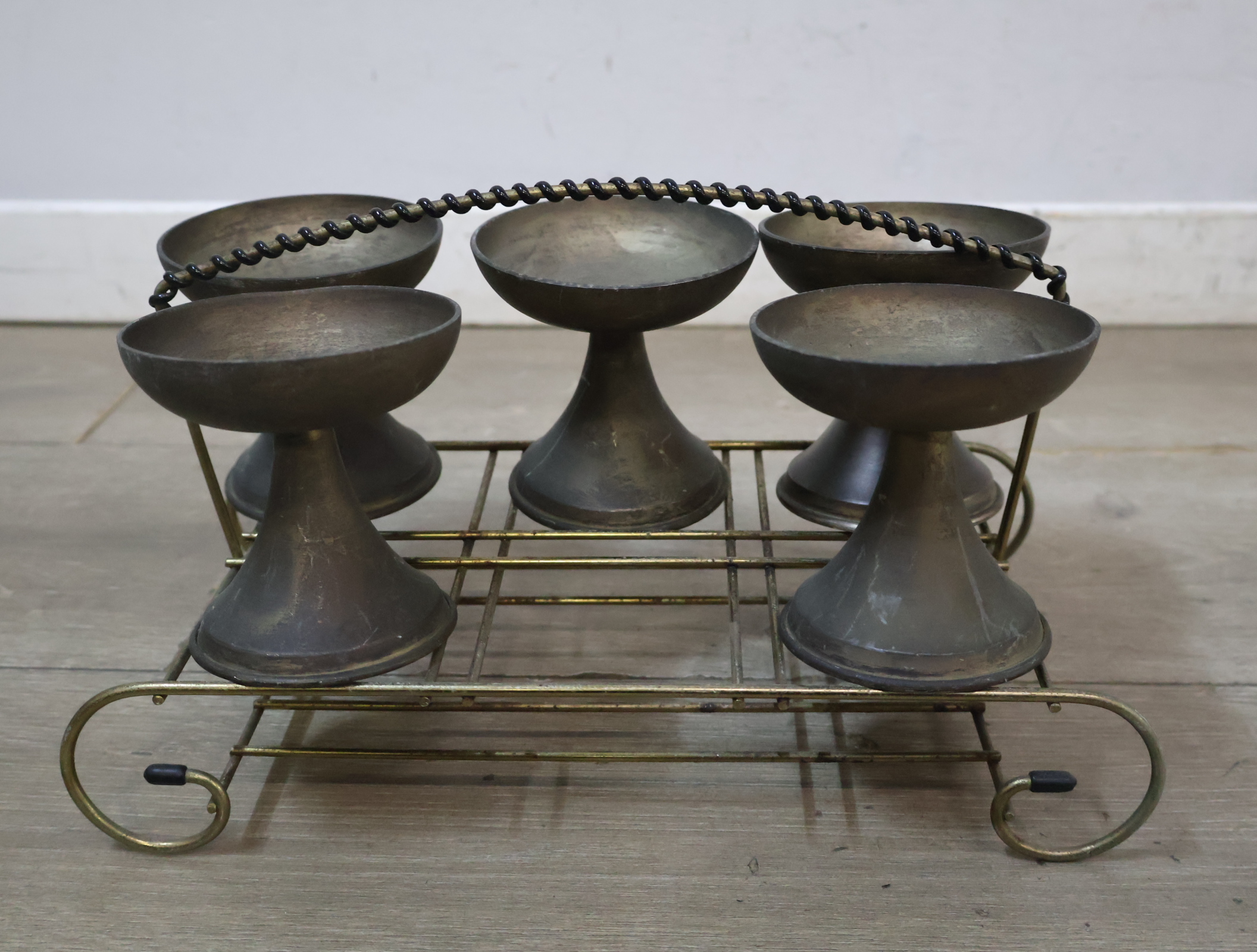 Vintage houder met tinnen bekers – foto 4 – kavel bij GSD Auctions, Zoeterwoude