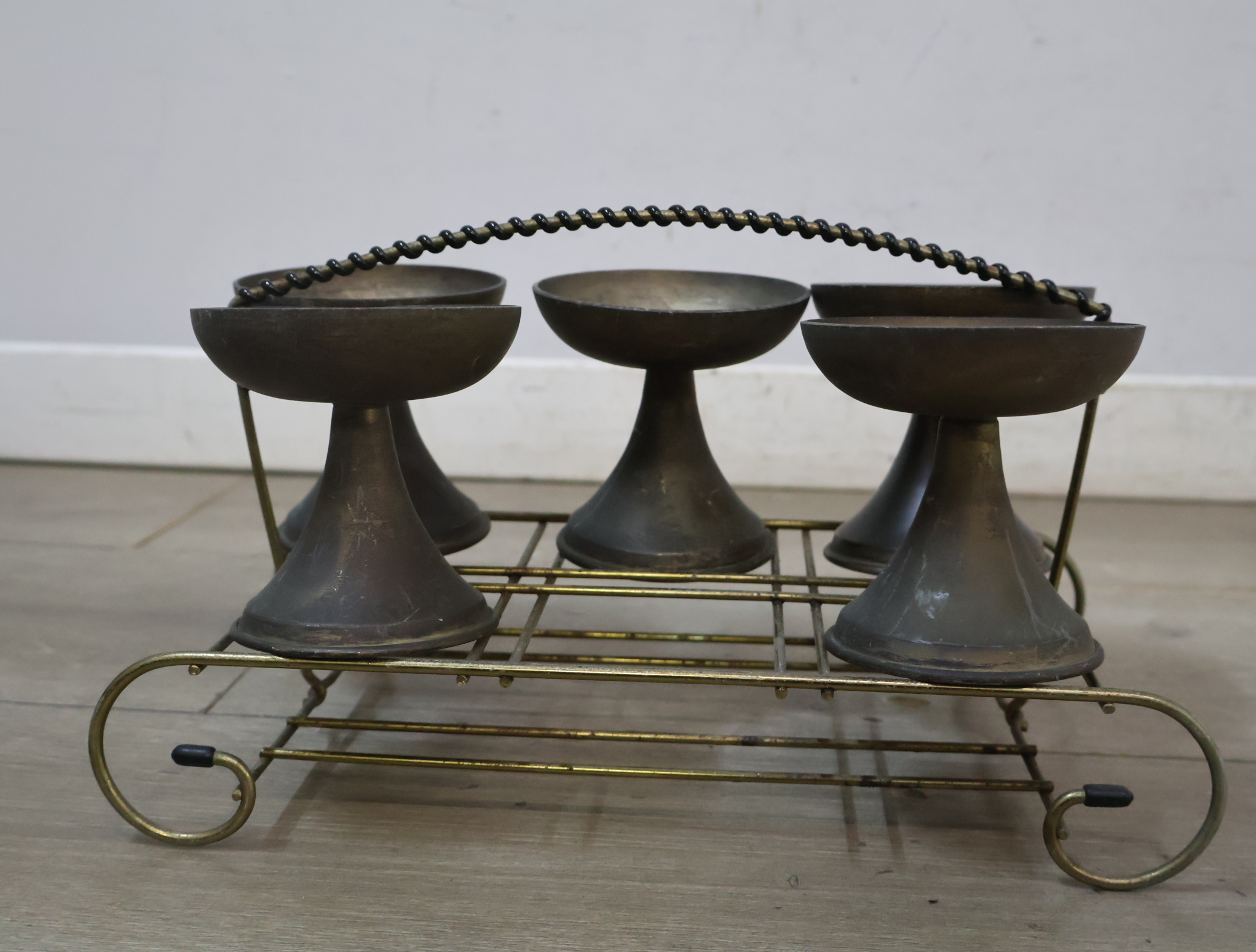 Vintage houder met tinnen bekers – foto 5 – kavel bij GSD Auctions, Zoeterwoude