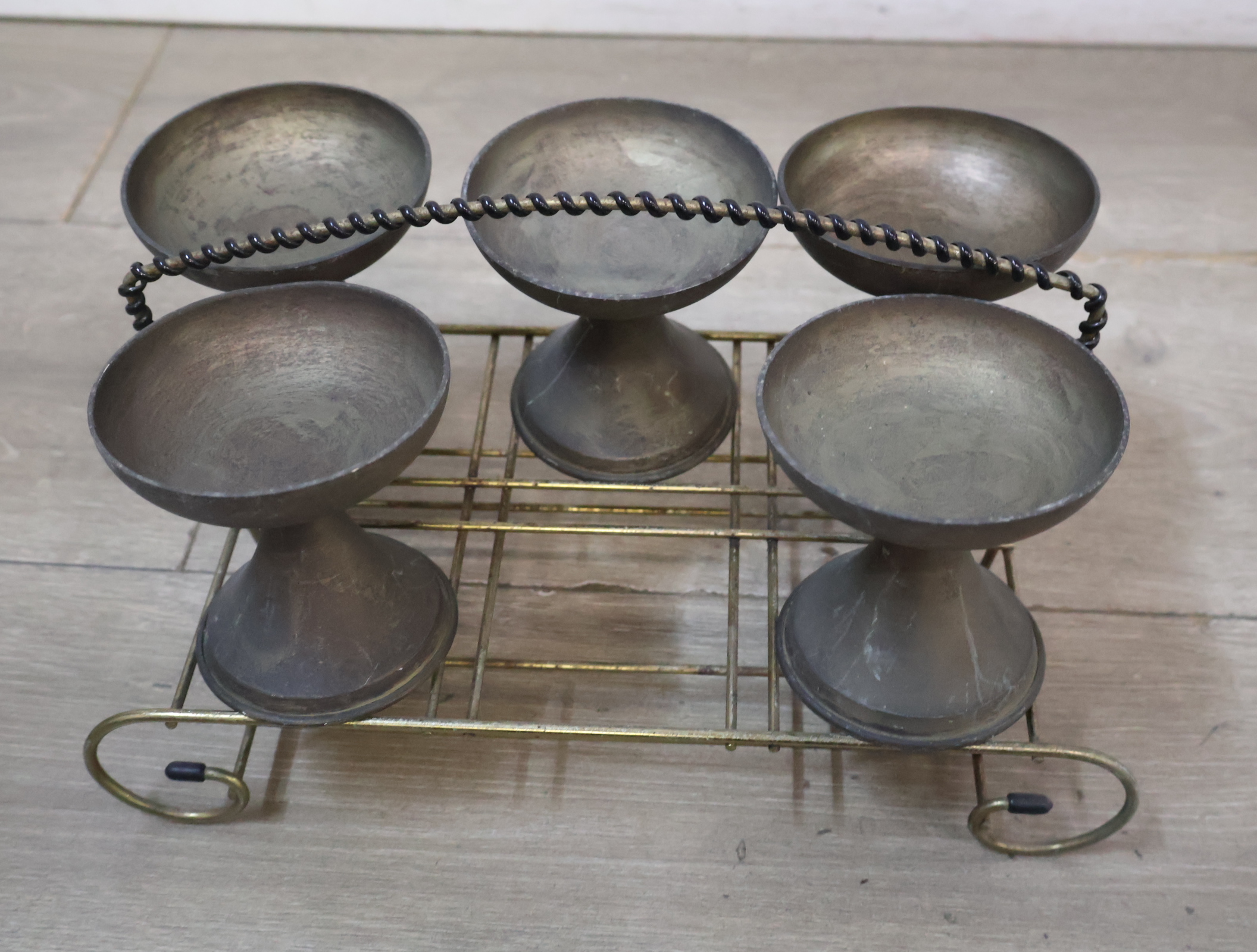 Vintage houder met tinnen bekers – foto 7 – kavel bij GSD Auctions, Zoeterwoude