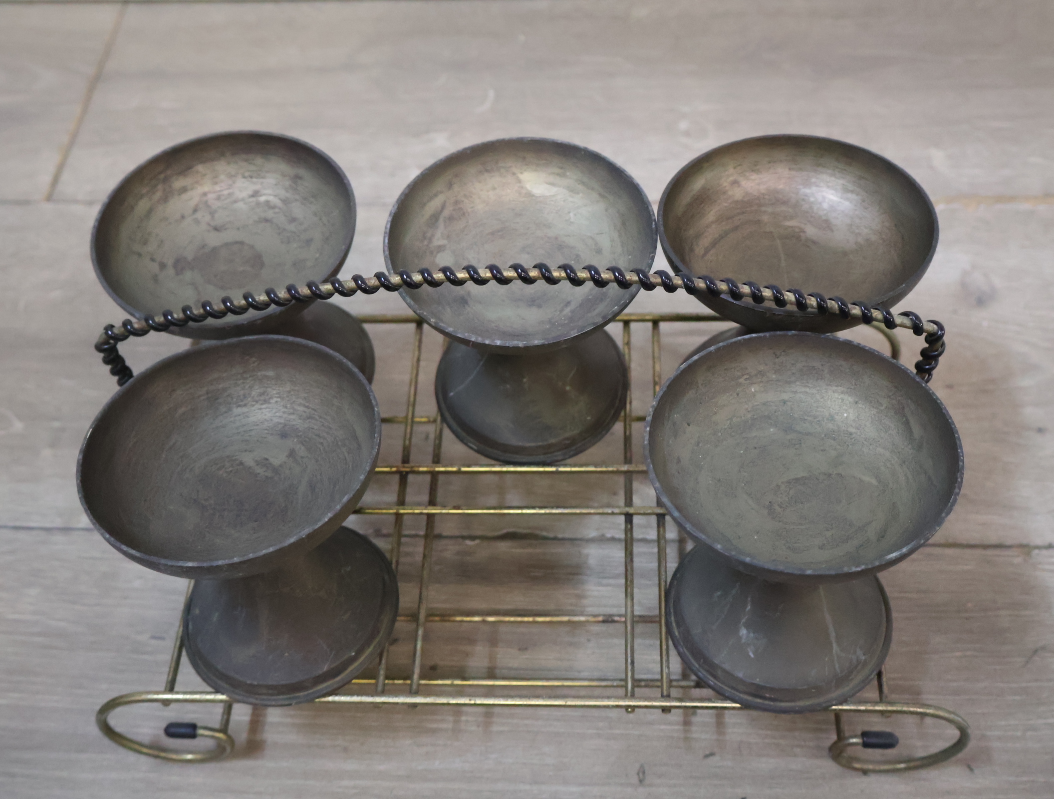 Vintage houder met tinnen bekers – foto 8 – kavel bij GSD Auctions, Zoeterwoude