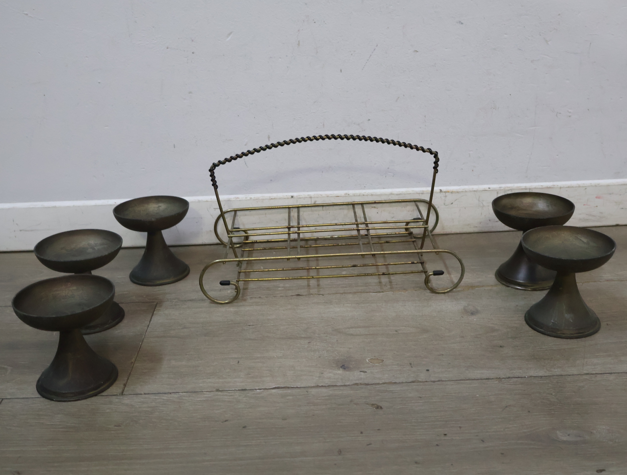 Vintage houder met tinnen bekers – foto 10 – kavel bij GSD Auctions, Zoeterwoude