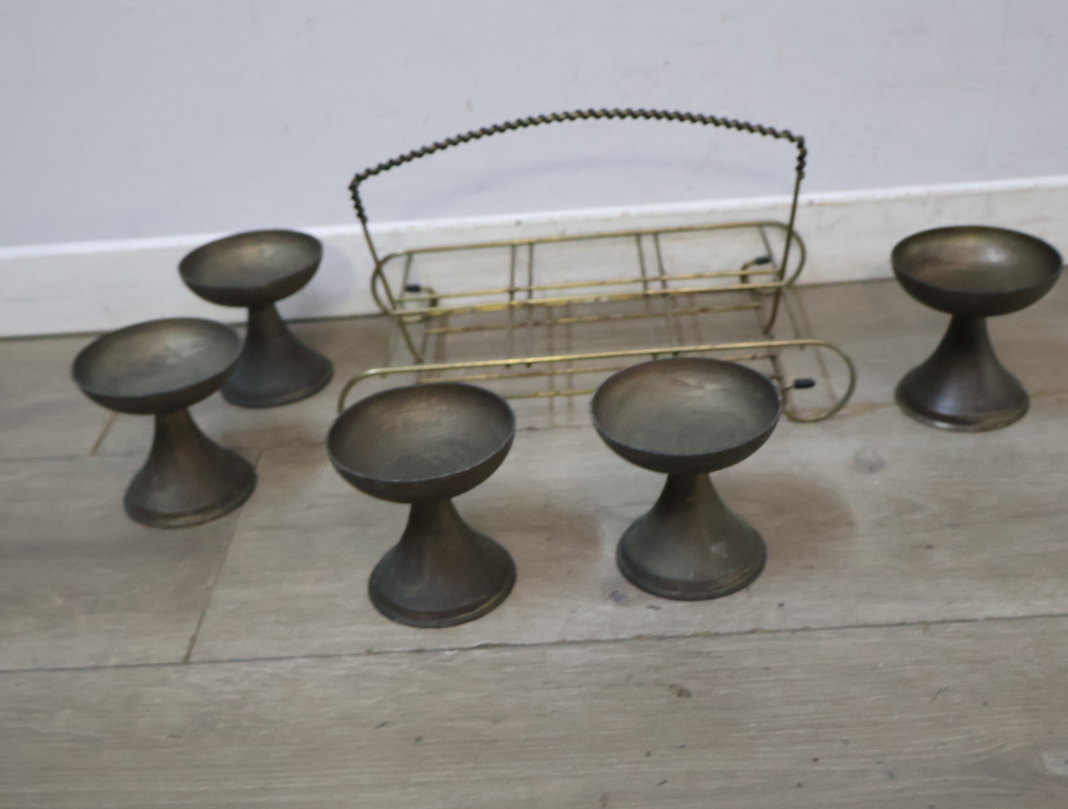 Vintage houder met tinnen bekers – foto 11 – kavel bij GSD Auctions, Zoeterwoude