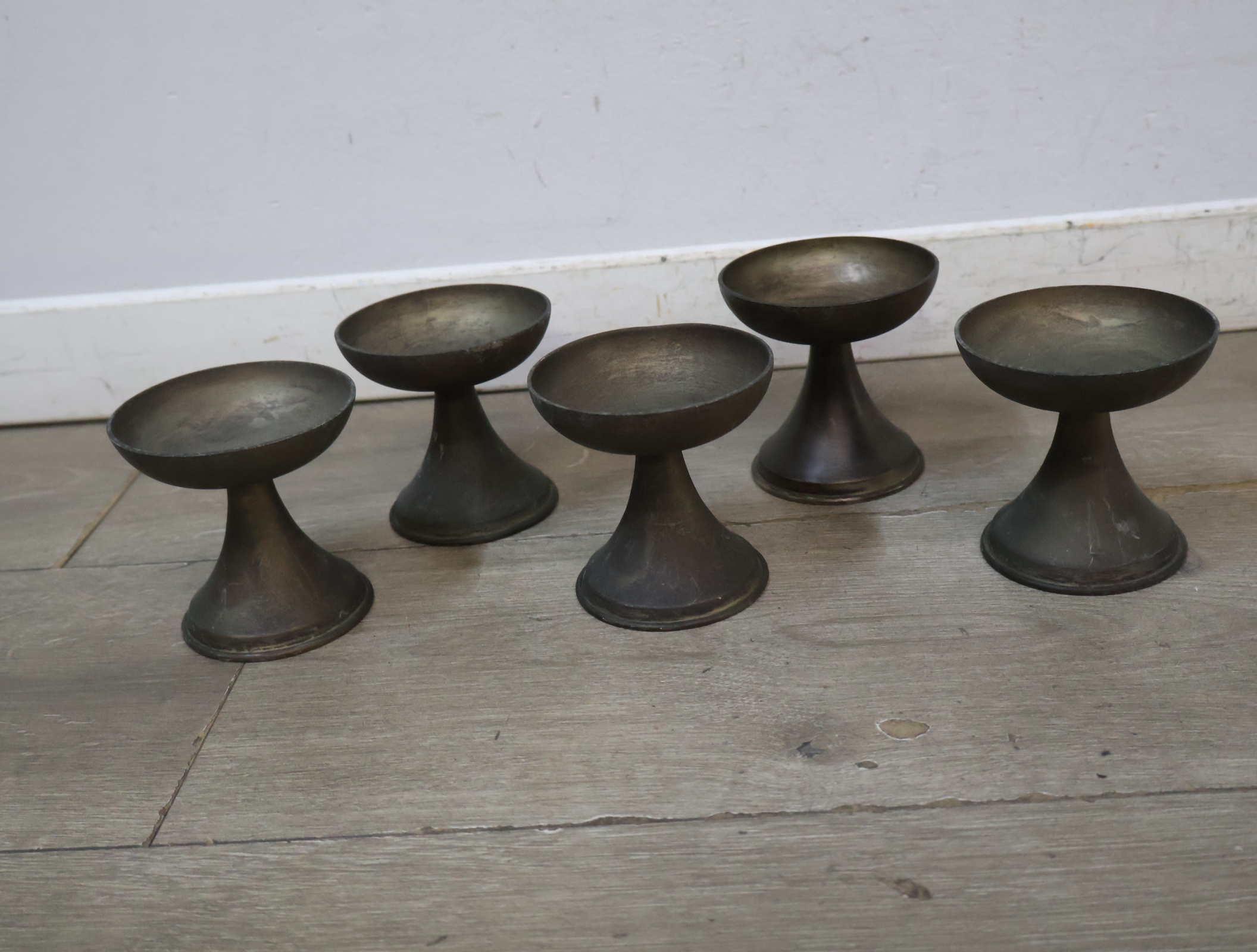 Vintage houder met tinnen bekers – foto 12 – kavel bij GSD Auctions, Zoeterwoude