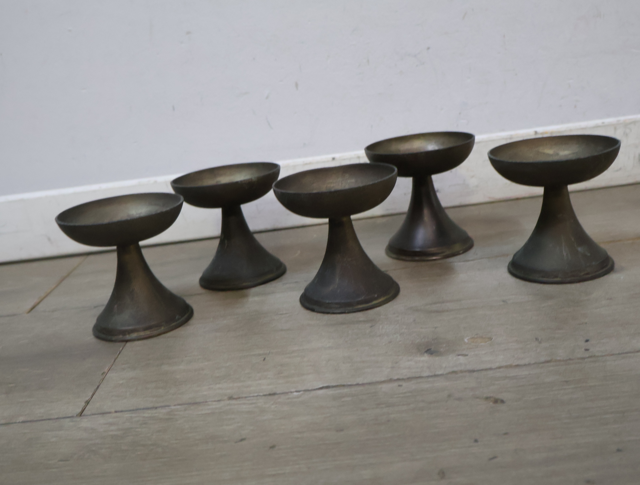 Vintage houder met tinnen bekers – foto 13 – kavel bij GSD Auctions, Zoeterwoude