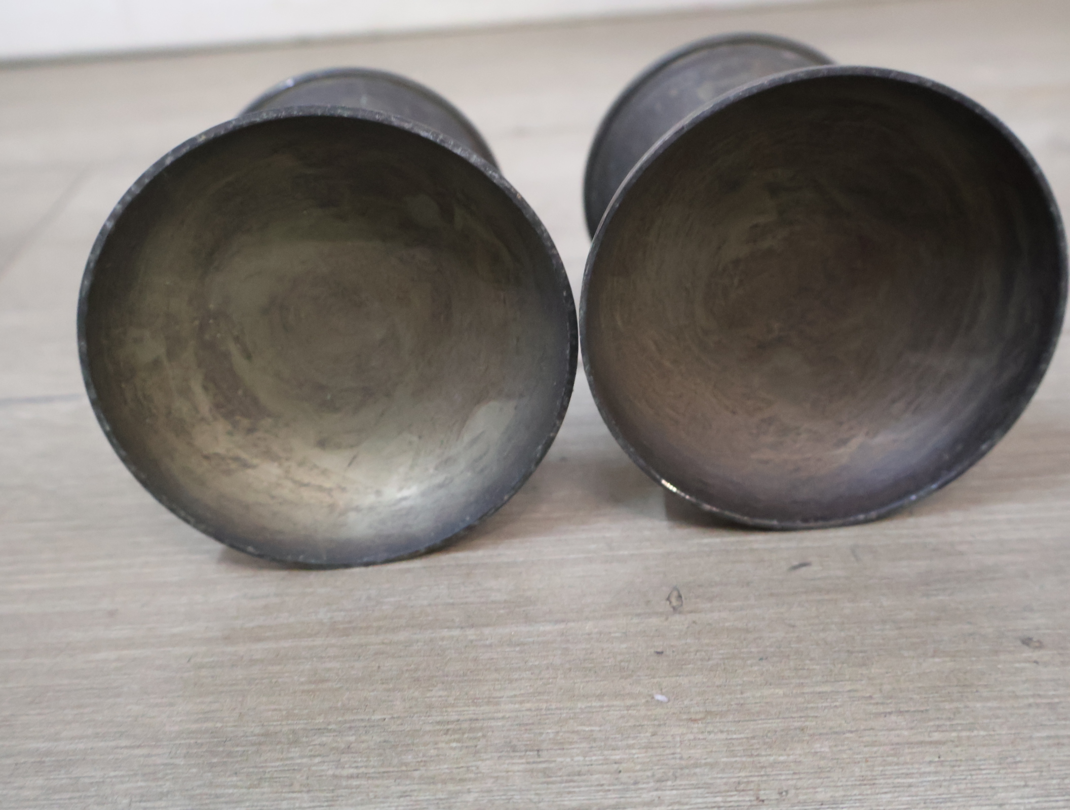 Vintage houder met tinnen bekers – foto 16 – kavel bij GSD Auctions, Zoeterwoude