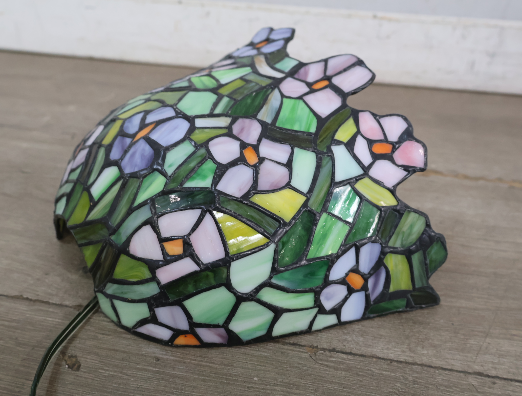 Gekleurde Tiffany stijl Wandlamp – foto 6 – kavel bij GSD Auctions, Zoeterwoude