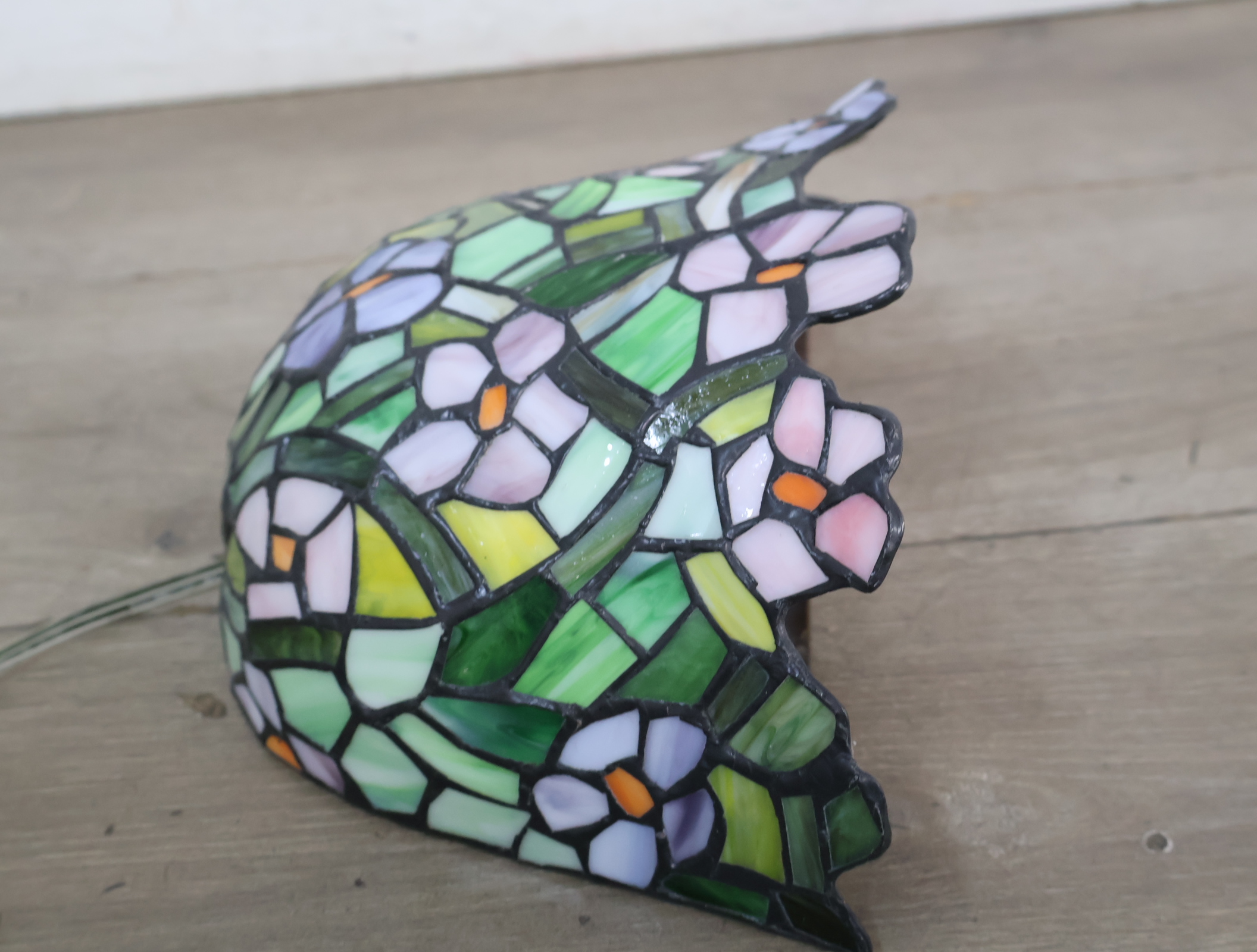 Gekleurde Tiffany stijl Wandlamp – foto 7 – kavel bij GSD Auctions, Zoeterwoude