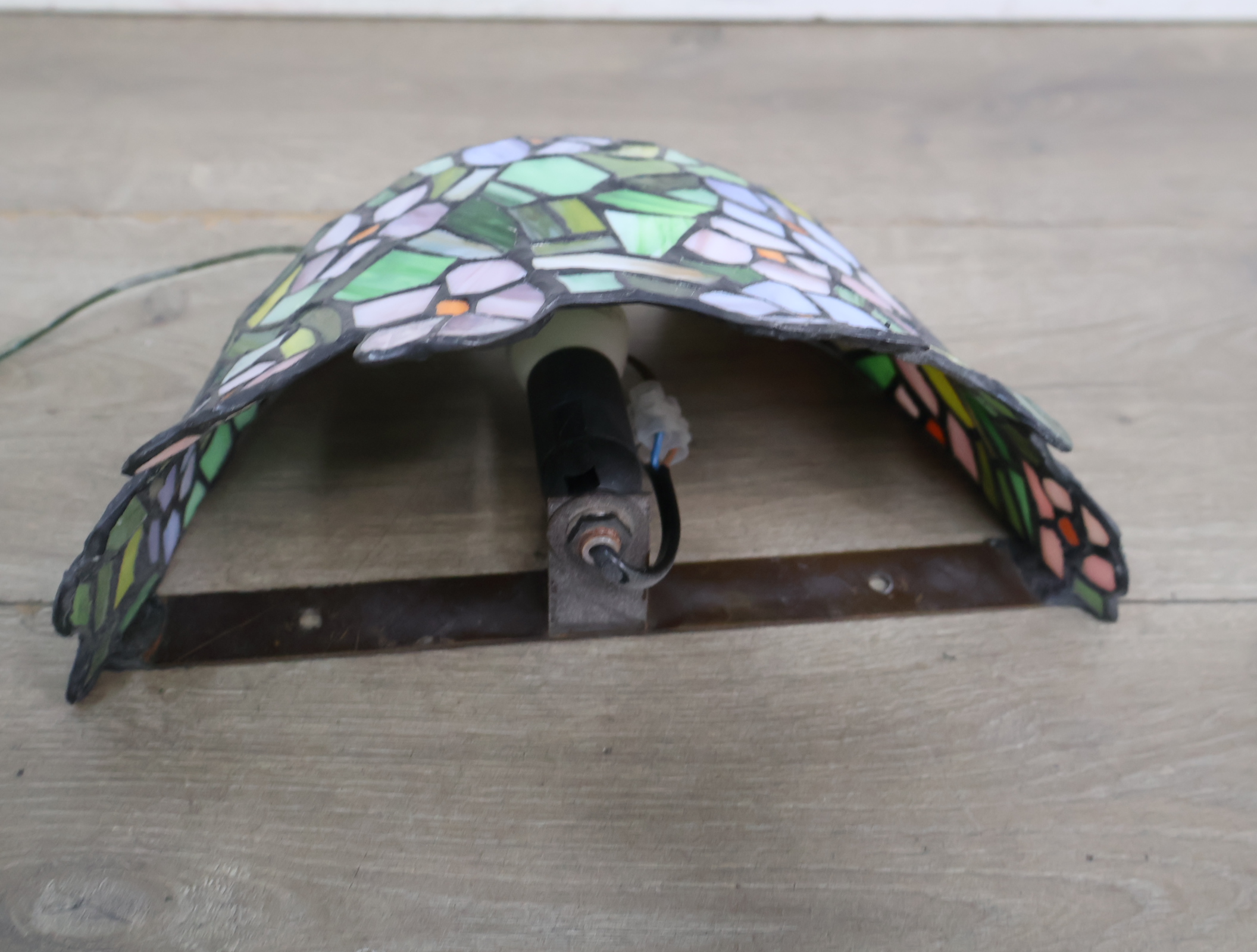Gekleurde Tiffany stijl Wandlamp – foto 8 – kavel bij GSD Auctions, Zoeterwoude