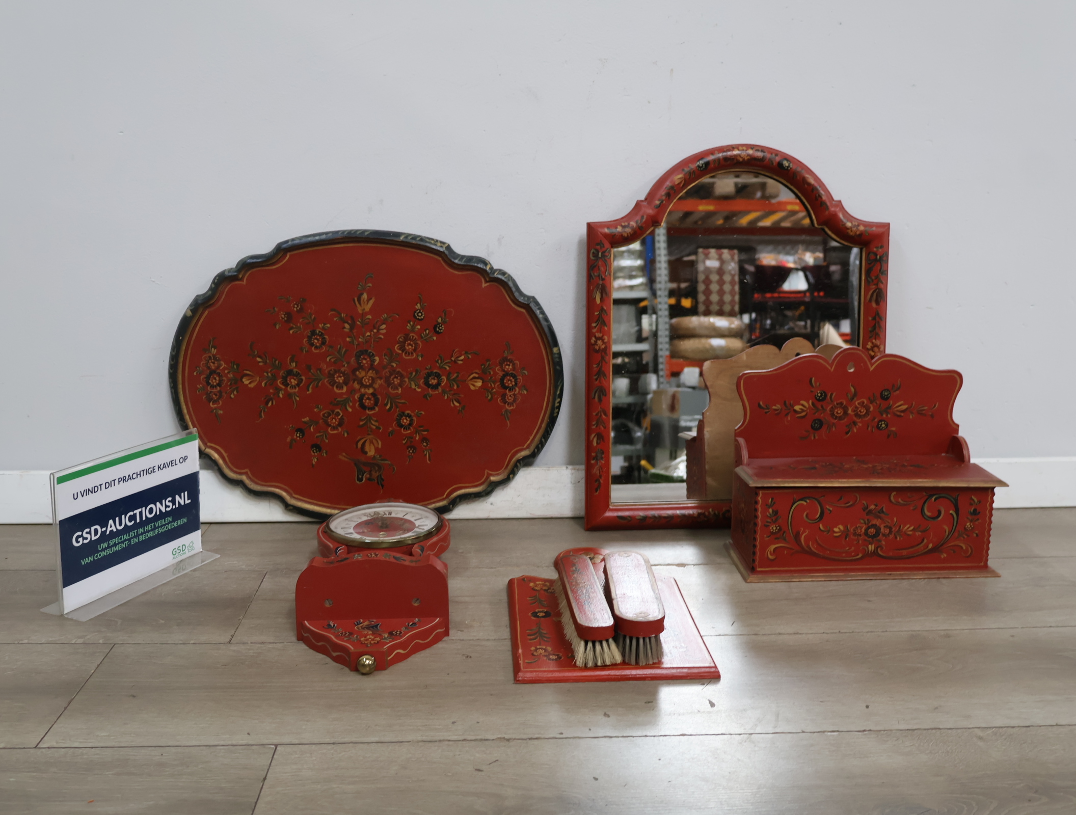 Houten voorwerpen in de Hindelooper-stijl – kavel bij GSD Auctions, Zoeterwoude