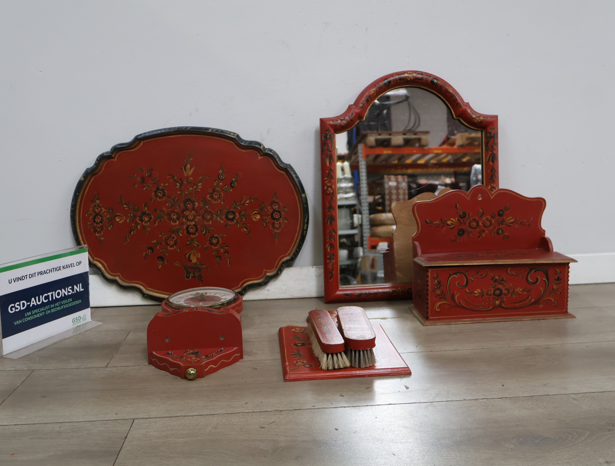 Houten voorwerpen in de Hindelooper-stijl – foto 2 – kavel bij GSD Auctions, Zoeterwoude