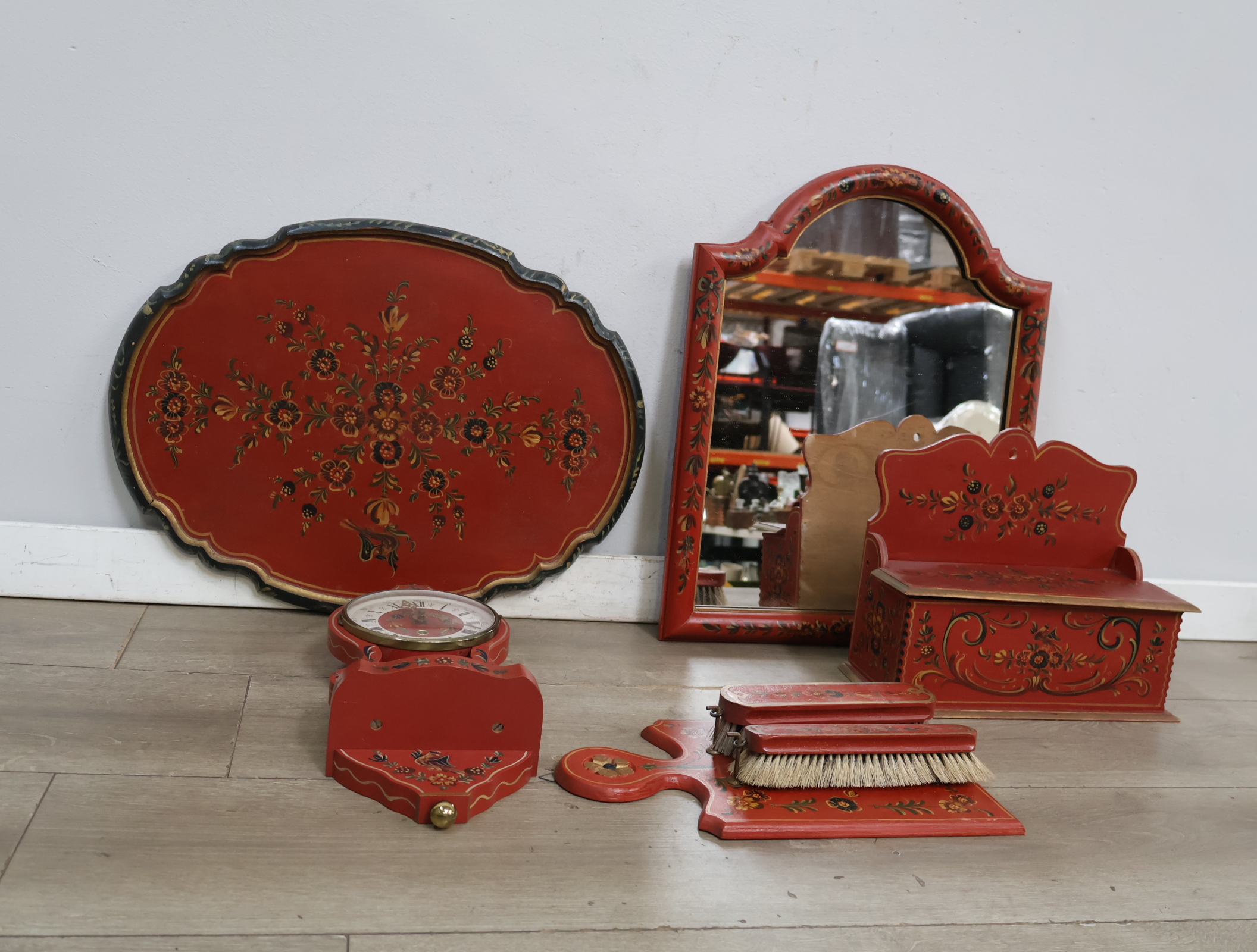 Houten voorwerpen in de Hindelooper-stijl – foto 5 – kavel bij GSD Auctions, Zoeterwoude