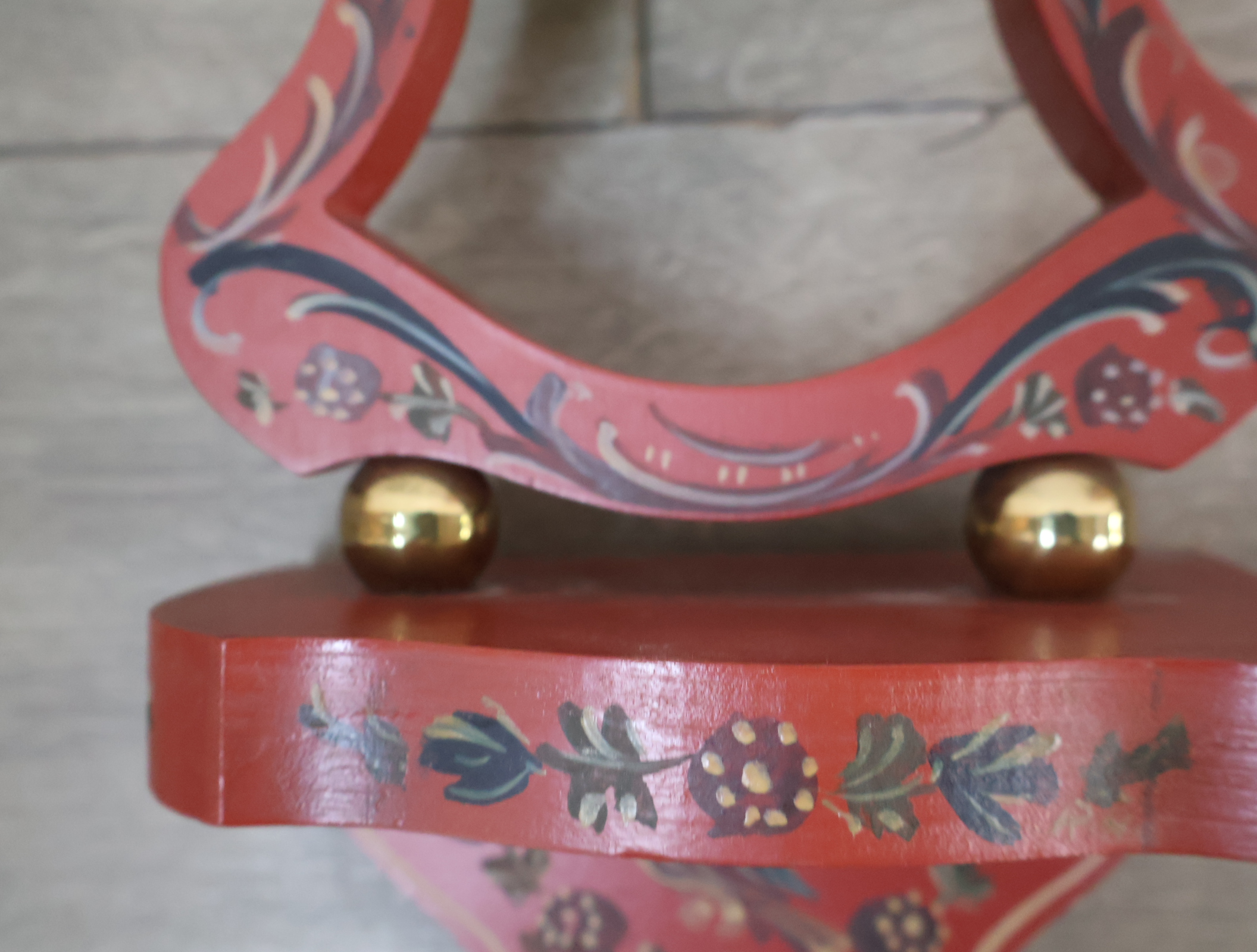 Houten voorwerpen in de Hindelooper-stijl – foto 16 – kavel bij GSD Auctions, Zoeterwoude