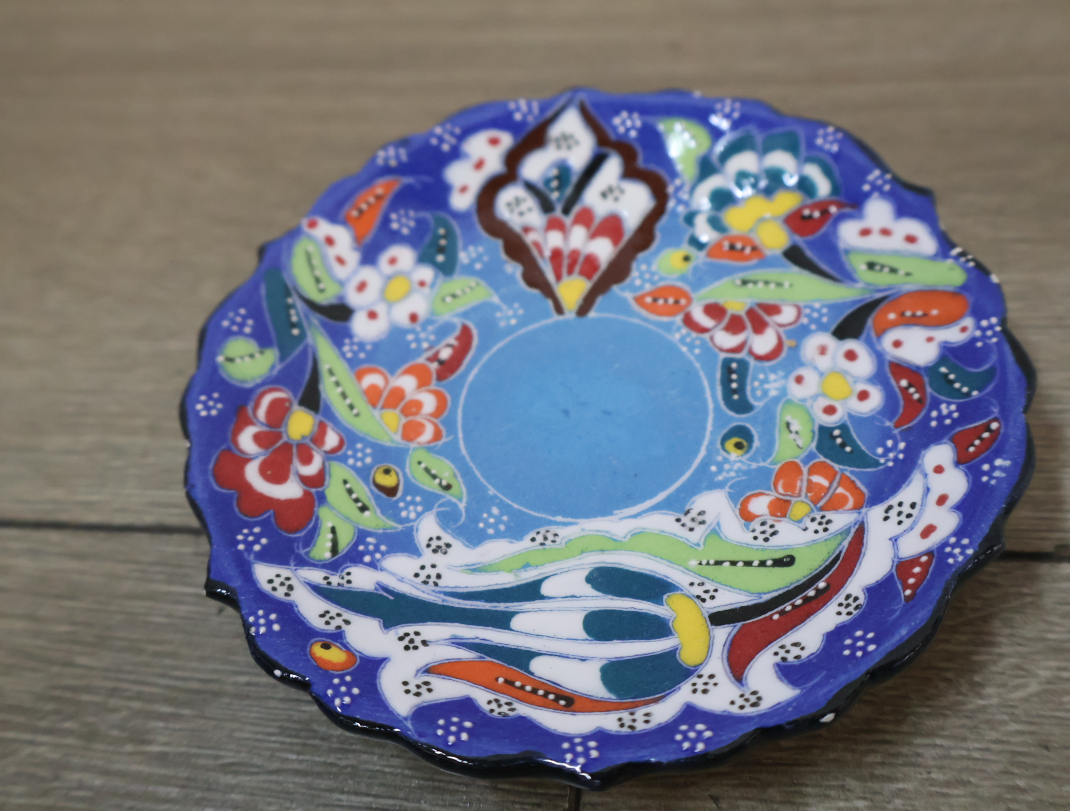 Set van handbeschilderde sierbordjes en vaasjes – foto 16 – kavel bij GSD Auctions, Zoeterwoude