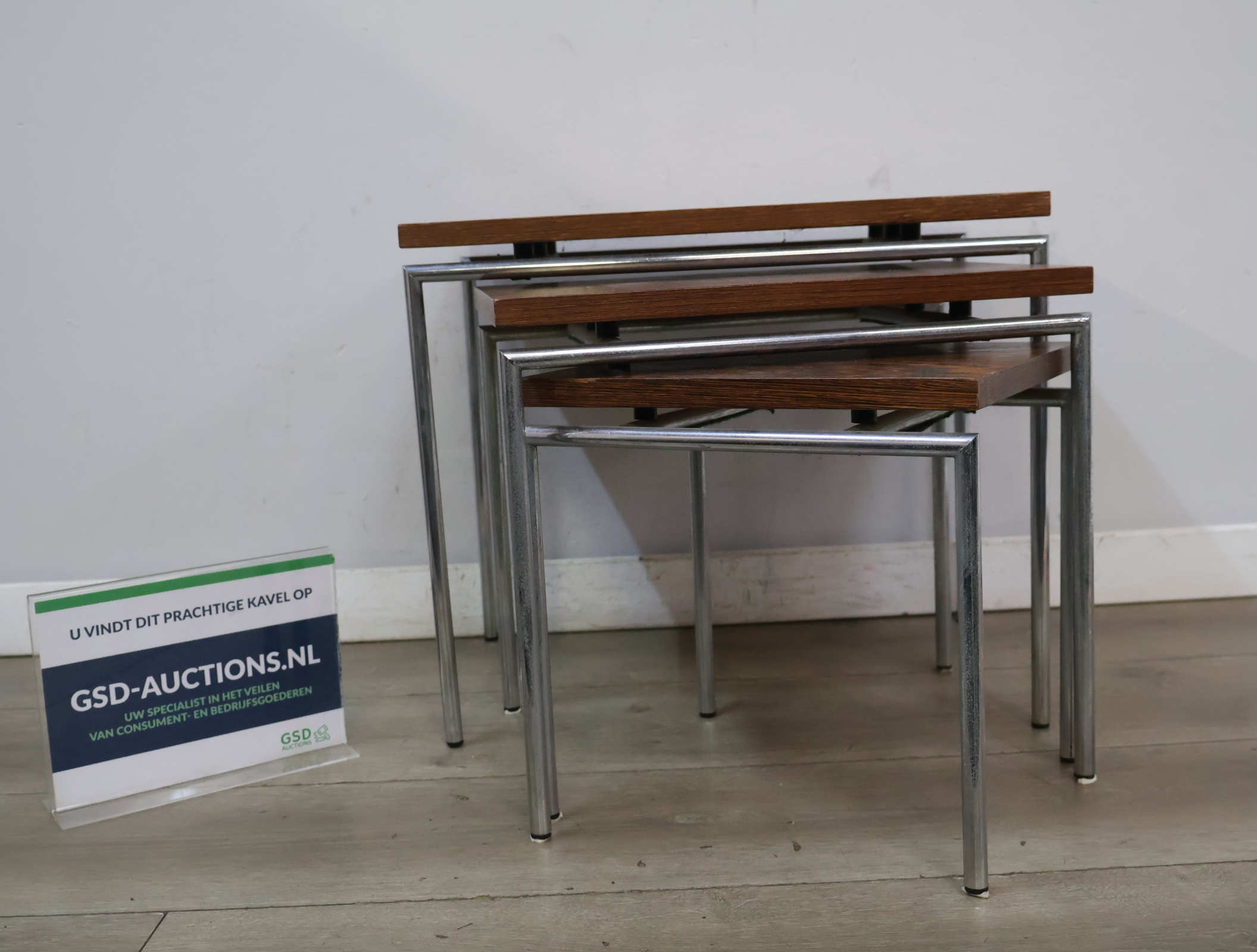 Set van 3 houten nesttafels - Vintage Jaren '60 – foto 2 – kavel bij GSD Auctions, Zoeterwoude