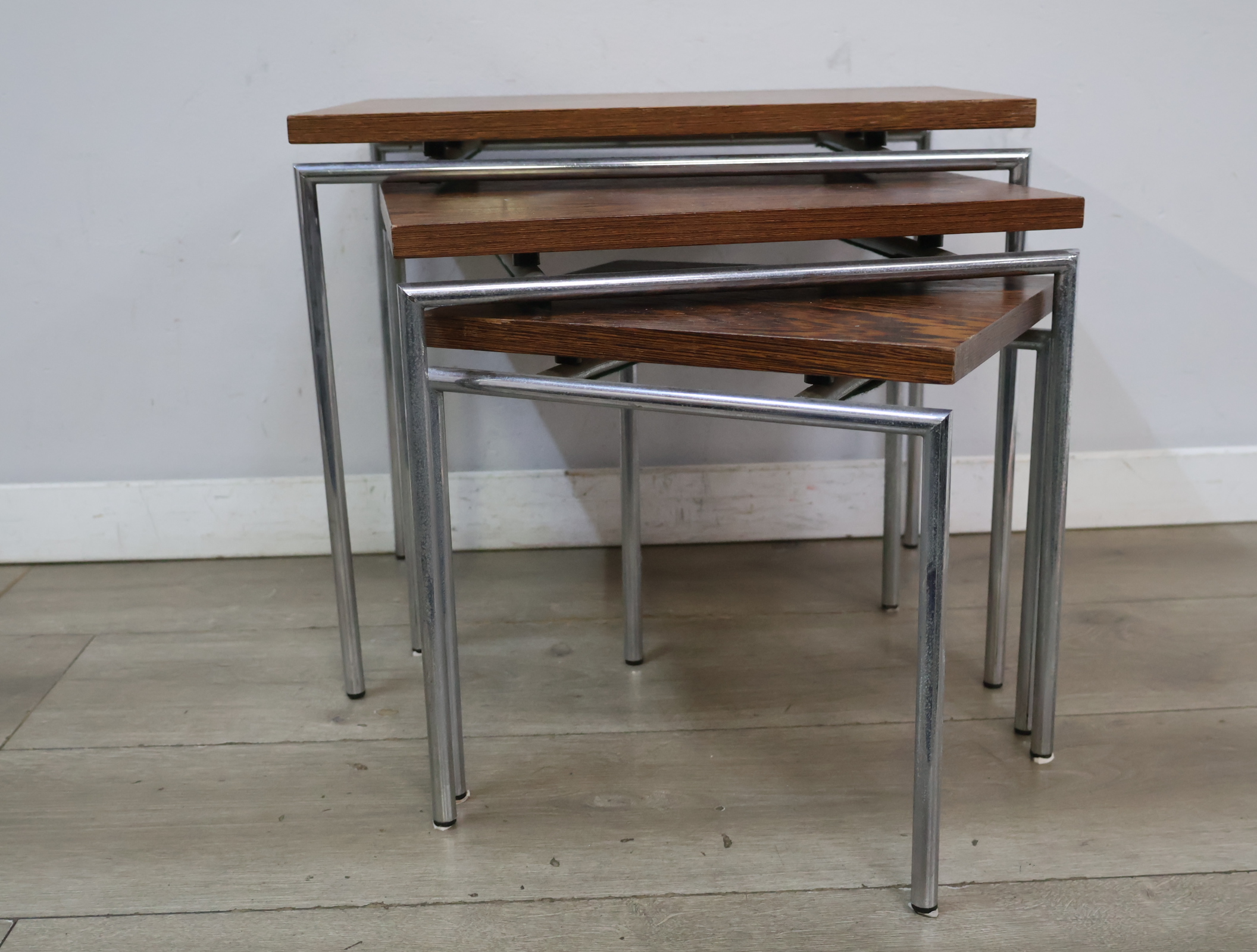 Set van 3 houten nesttafels - Vintage Jaren '60 – foto 3 – kavel bij GSD Auctions, Zoeterwoude