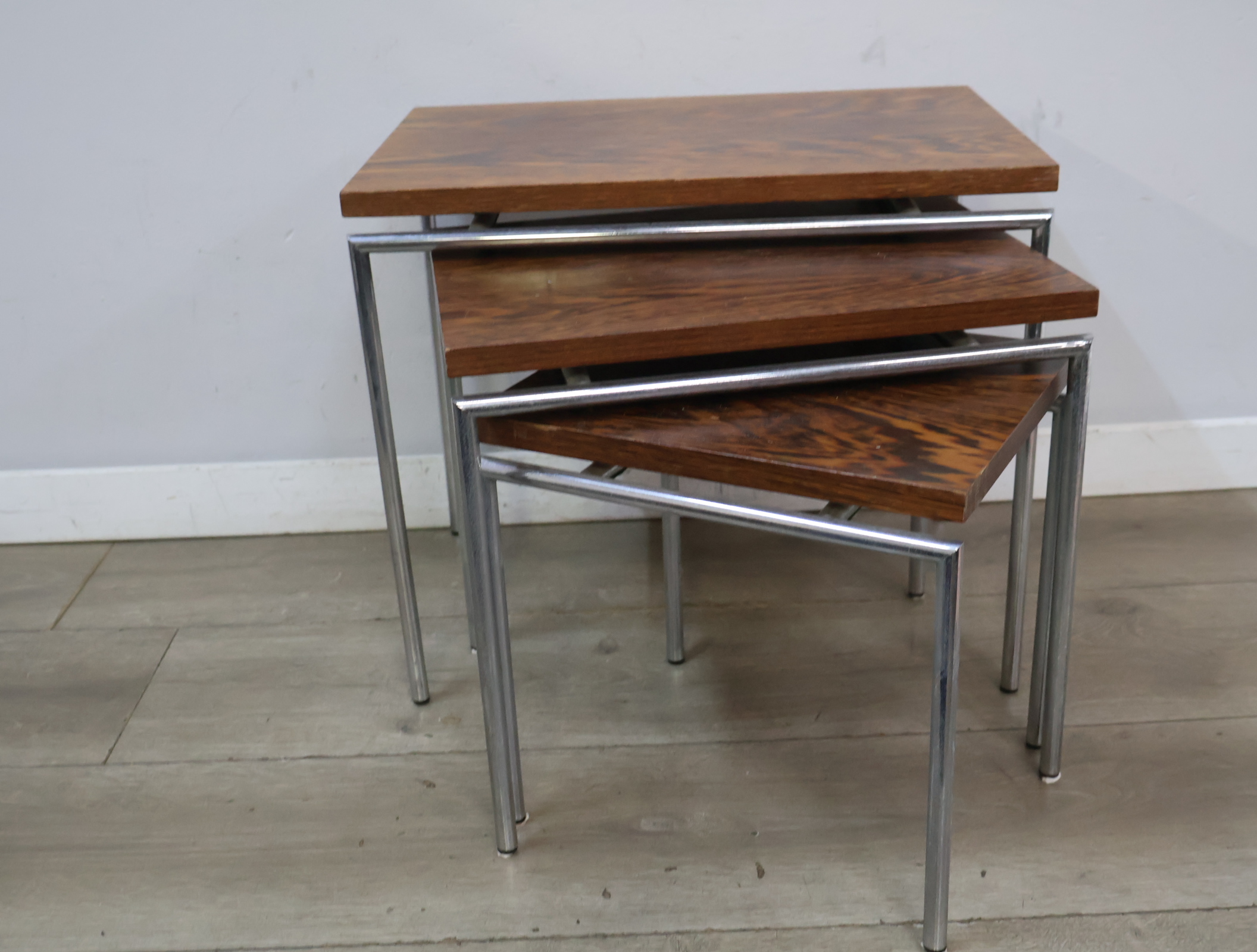 Set van 3 houten nesttafels - Vintage Jaren '60 – foto 4 – kavel bij GSD Auctions, Zoeterwoude