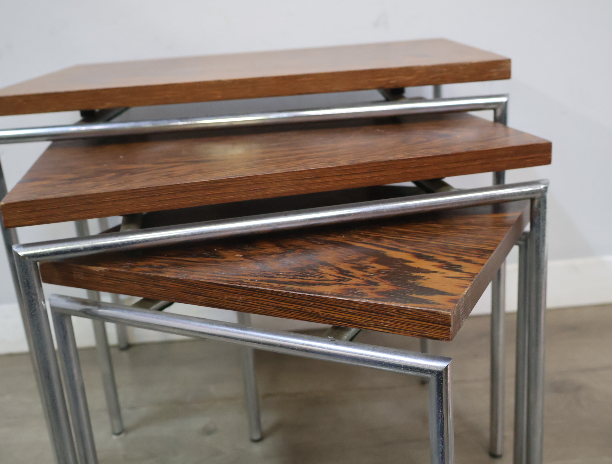 Set van 3 houten nesttafels - Vintage Jaren '60 – foto 5 – kavel bij GSD Auctions, Zoeterwoude