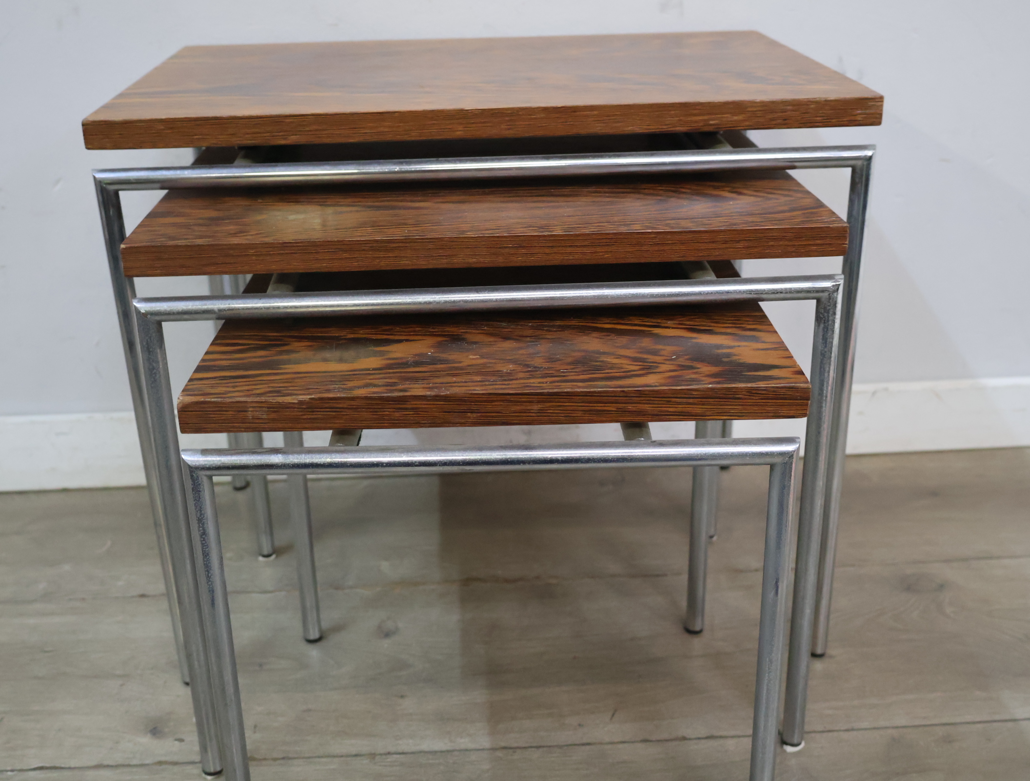 Set van 3 houten nesttafels - Vintage Jaren '60 – foto 6 – kavel bij GSD Auctions, Zoeterwoude