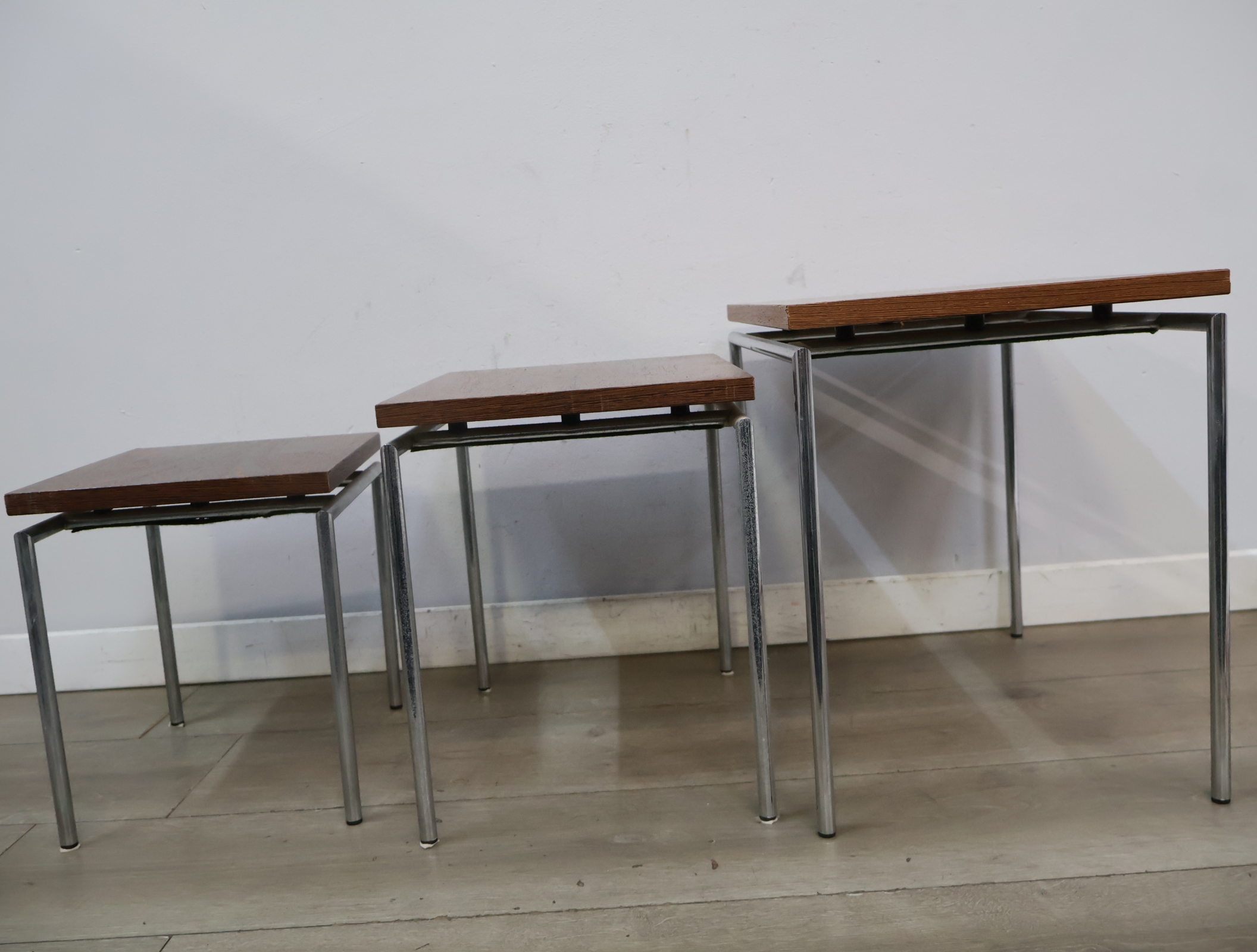 Set van 3 houten nesttafels - Vintage Jaren '60 – foto 7 – kavel bij GSD Auctions, Zoeterwoude