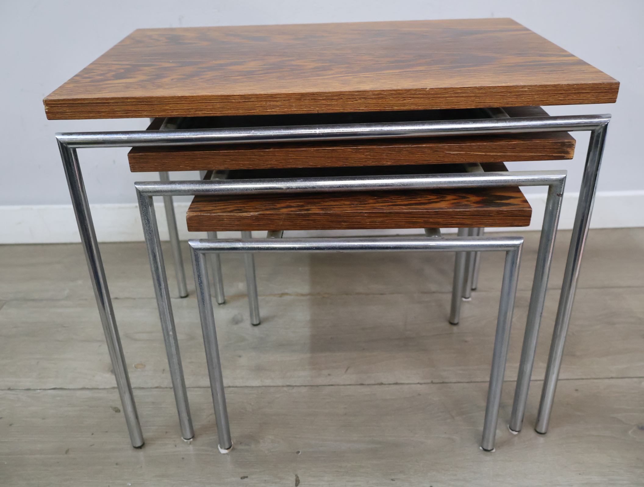 Set van 3 houten nesttafels - Vintage Jaren '60 – foto 14 – kavel bij GSD Auctions, Zoeterwoude