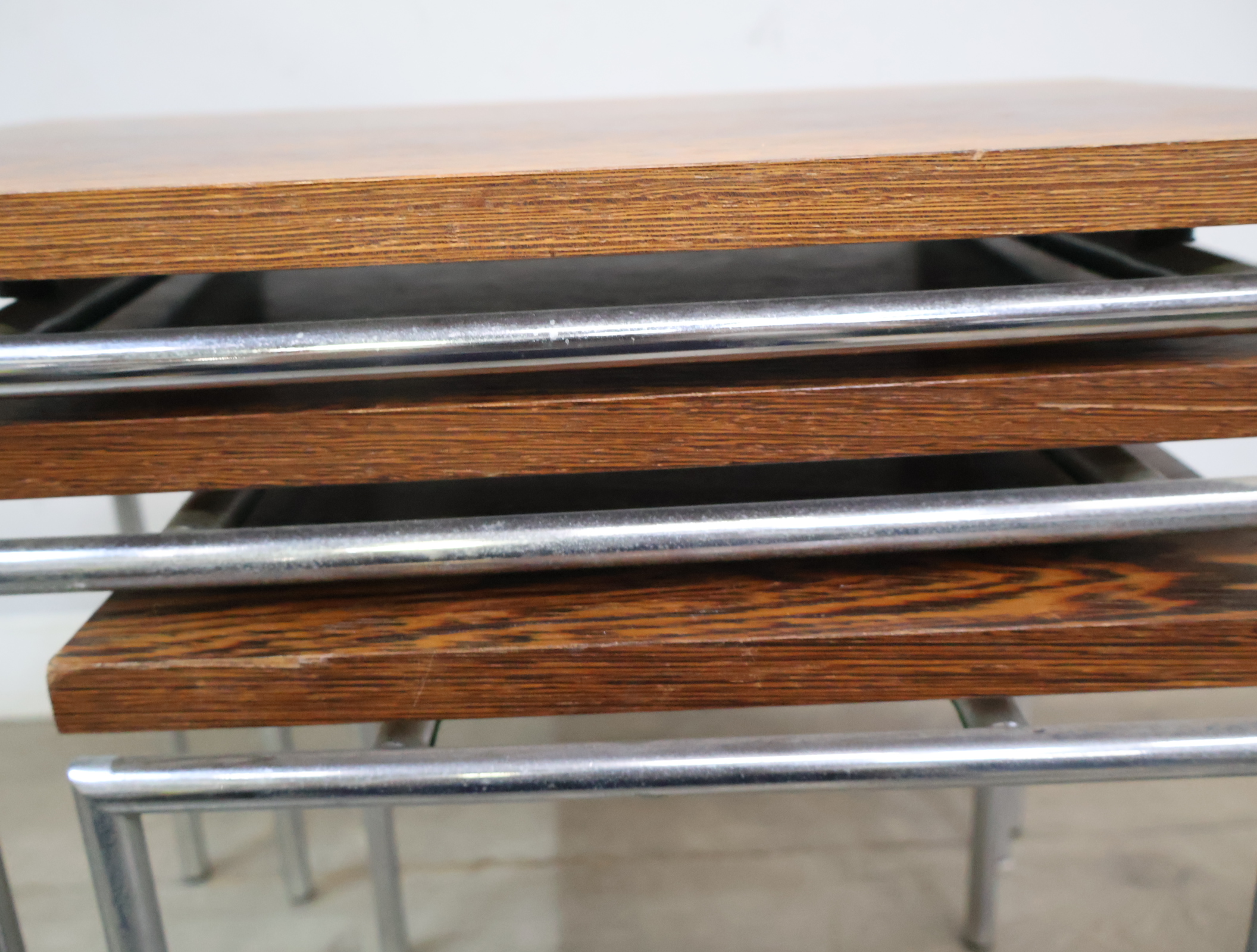 Set van 3 houten nesttafels - Vintage Jaren '60 – foto 15 – kavel bij GSD Auctions, Zoeterwoude