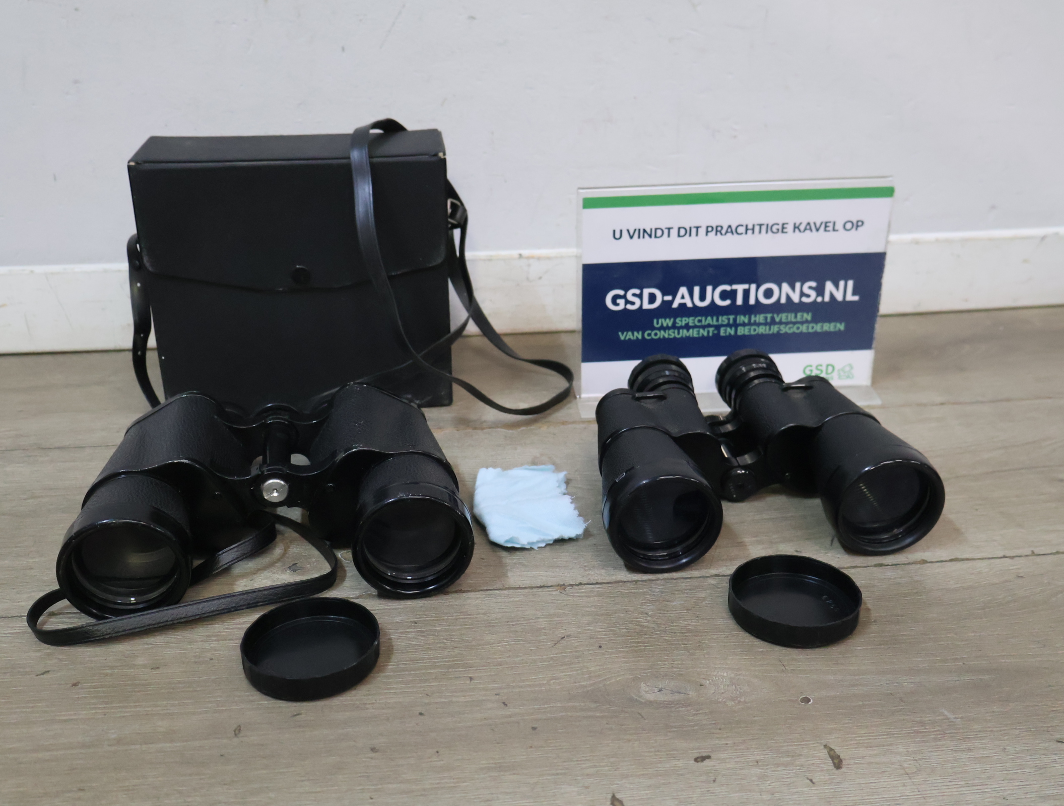 Twee zwarte verrekijkers – kavel bij GSD Auctions, Zoeterwoude