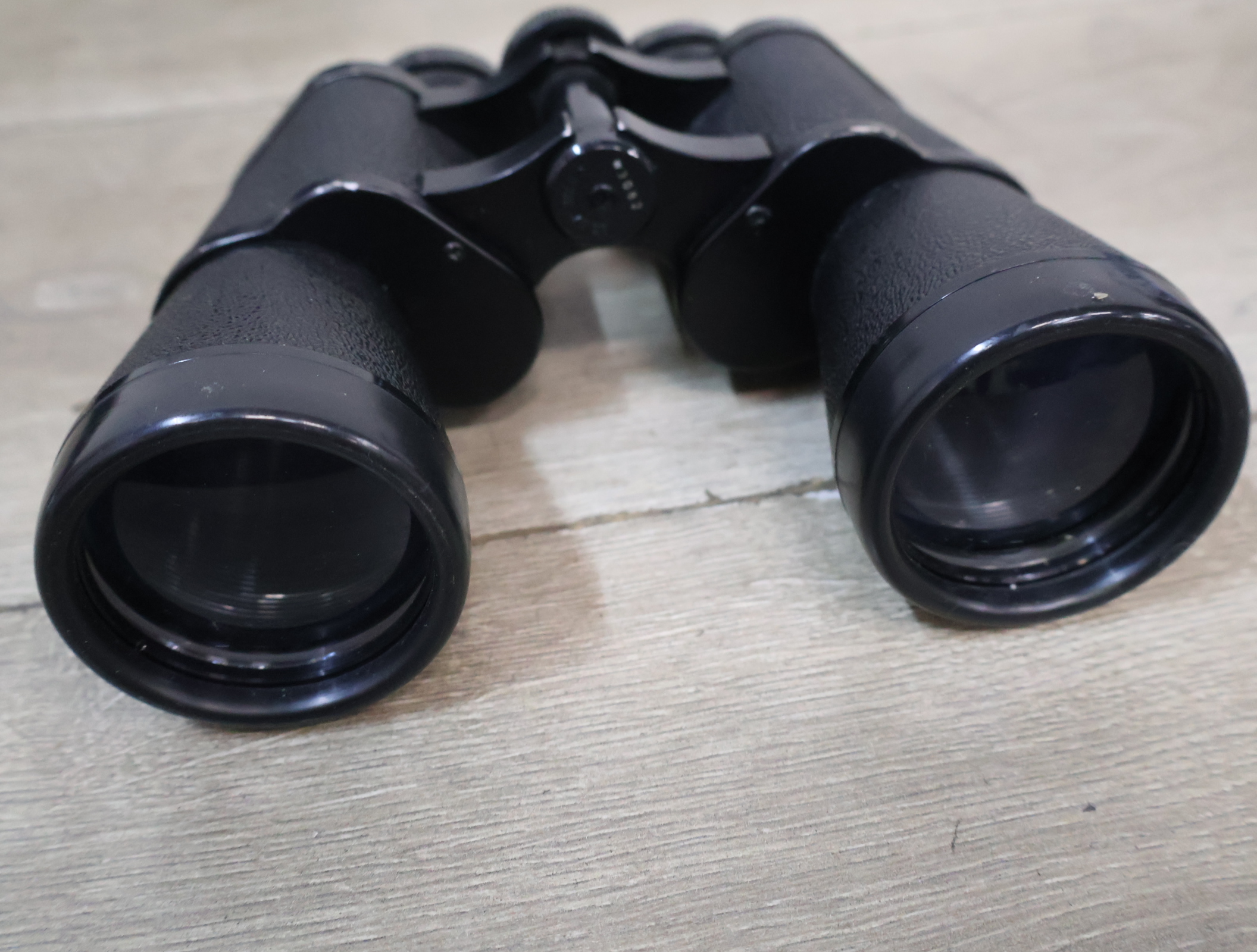 Twee zwarte verrekijkers – foto 6 – kavel bij GSD Auctions, Zoeterwoude