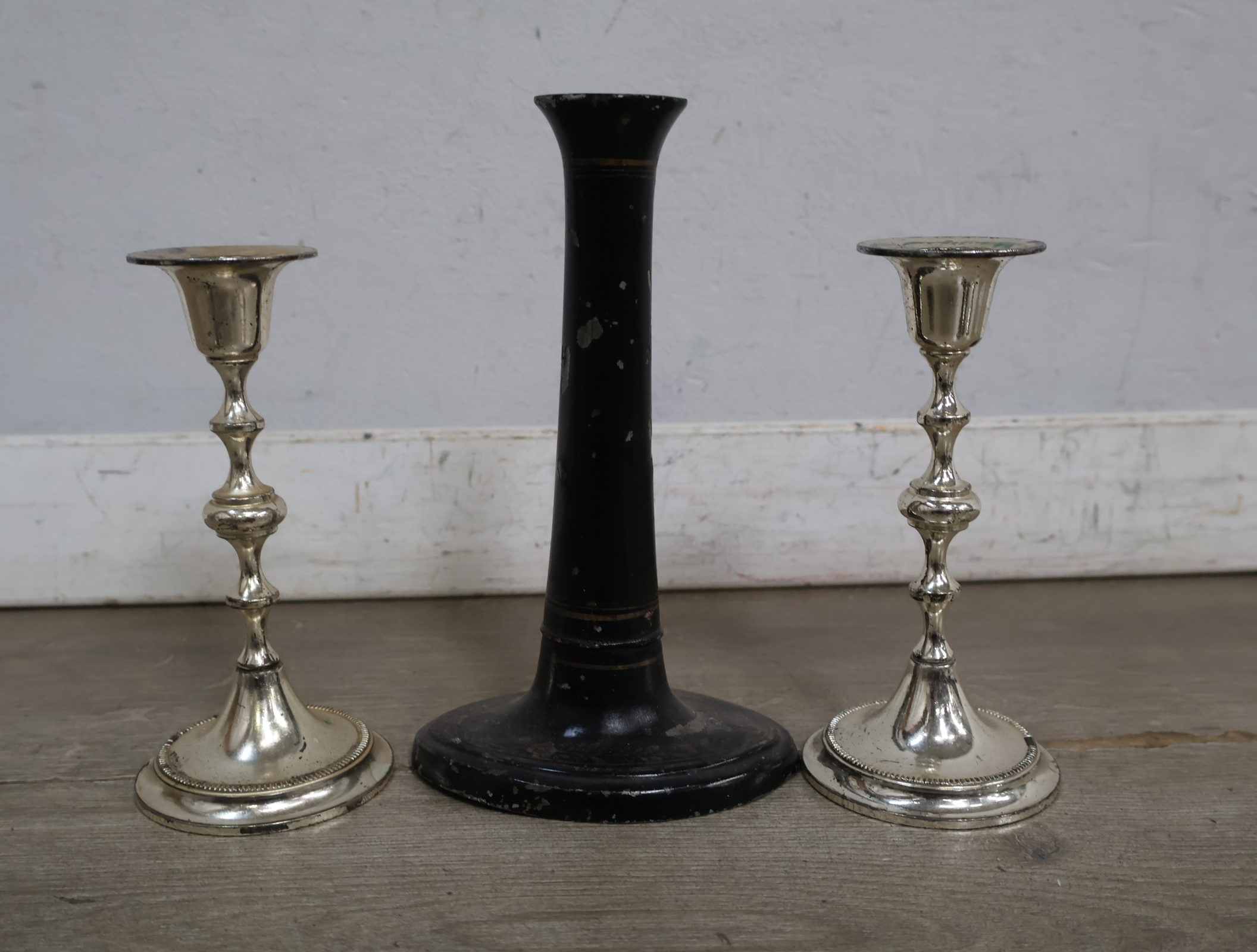 Set van 7 zilverkleurige kandelaars – foto 6 – kavel bij GSD Auctions, Zoeterwoude