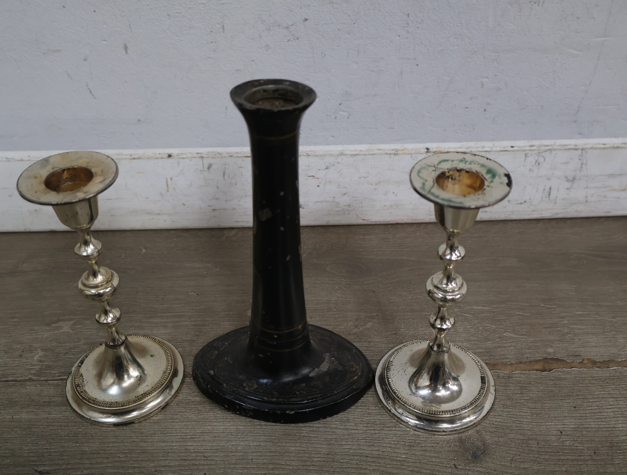 Set van 7 zilverkleurige kandelaars – foto 7 – kavel bij GSD Auctions, Zoeterwoude