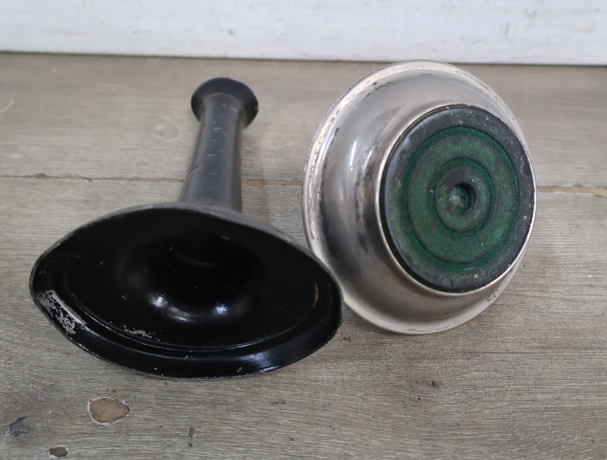 Set van 7 zilverkleurige kandelaars – foto 16 – kavel bij GSD Auctions, Zoeterwoude