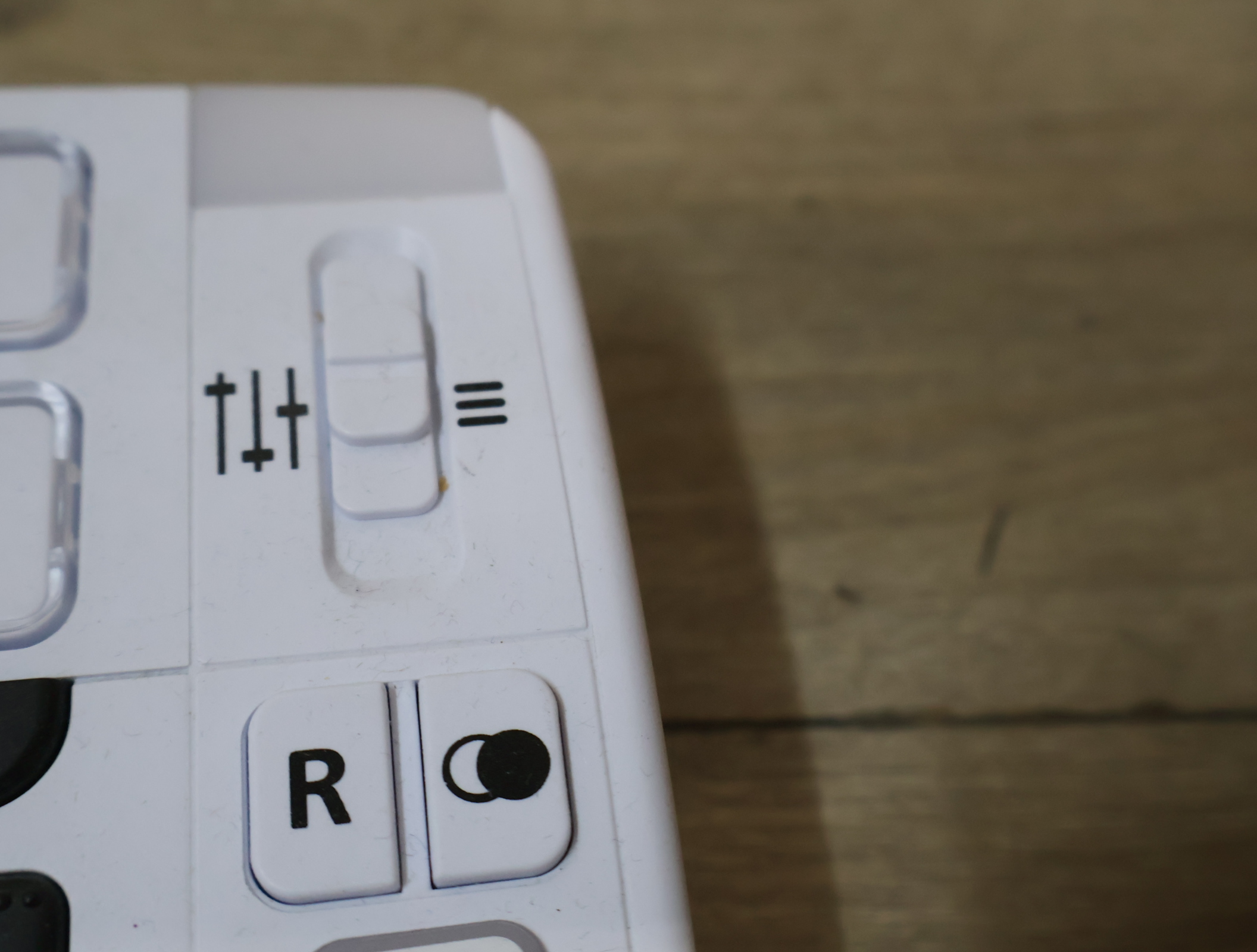 Swissvoice telefoon - Senioren Telefoon – foto 7 – kavel bij GSD Auctions, Zoeterwoude