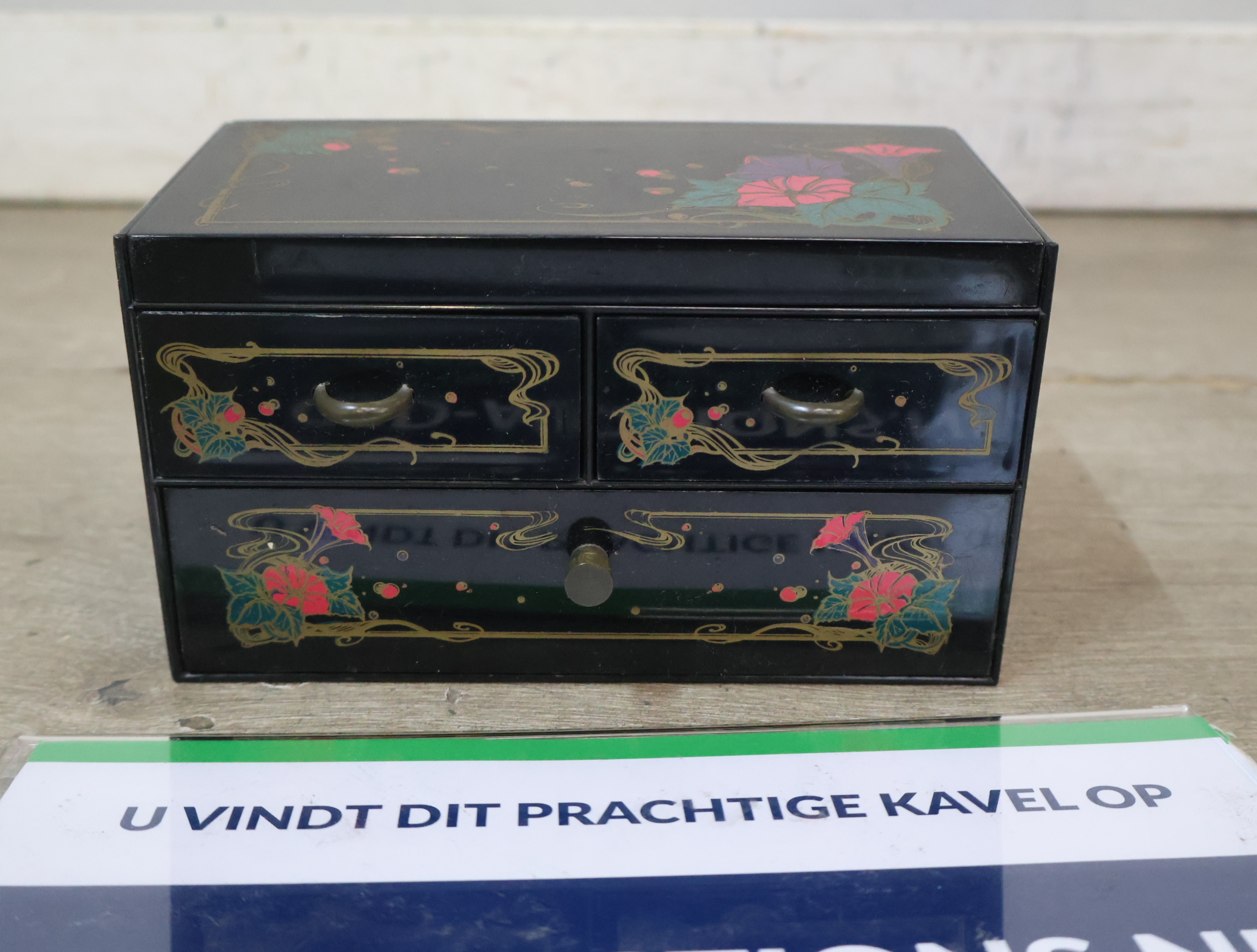 Decoratief houten sieradenkastje met lades – foto 2 – kavel bij GSD Auctions, Zoeterwoude