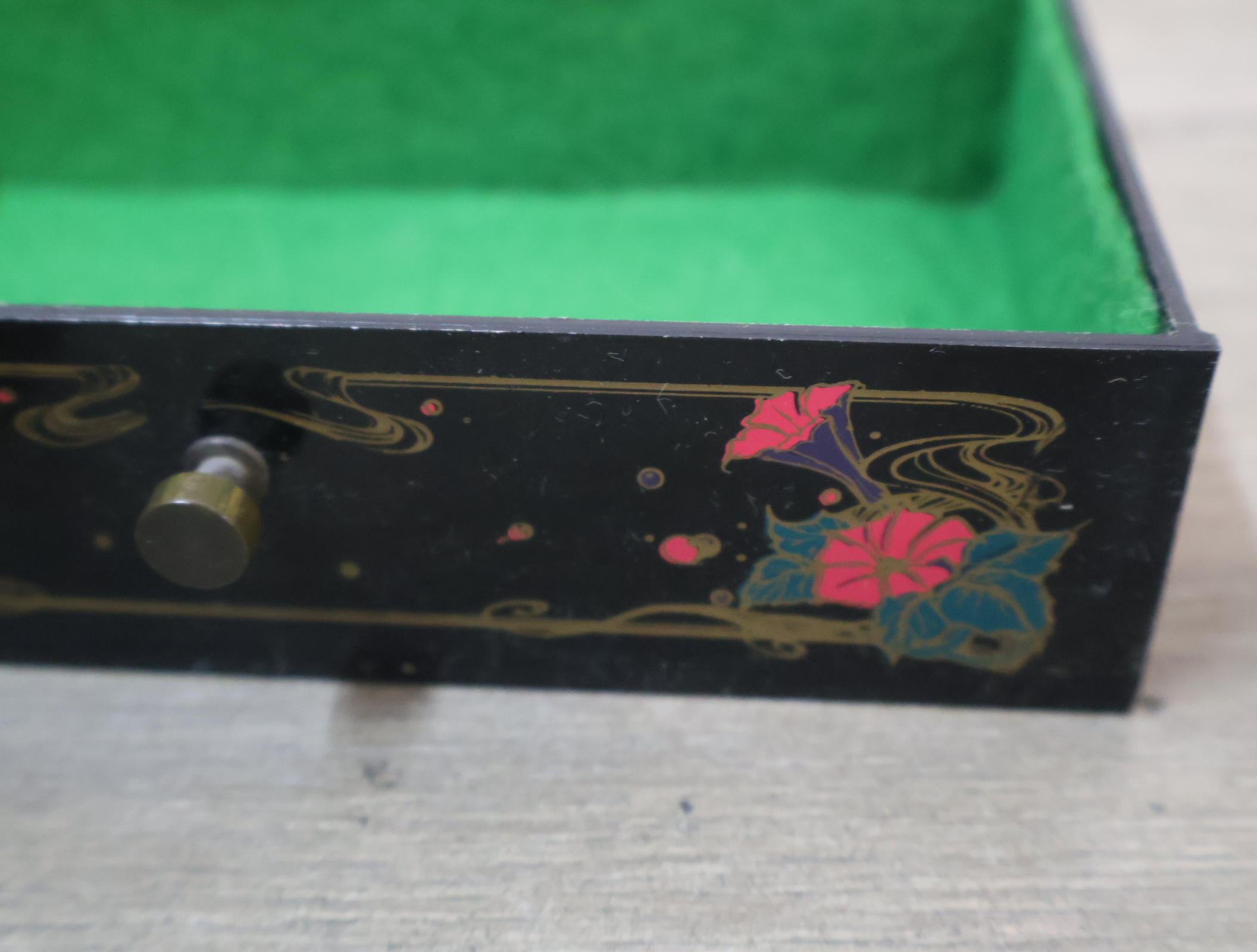 Decoratief houten sieradenkastje met lades – foto 14 – kavel bij GSD Auctions, Zoeterwoude