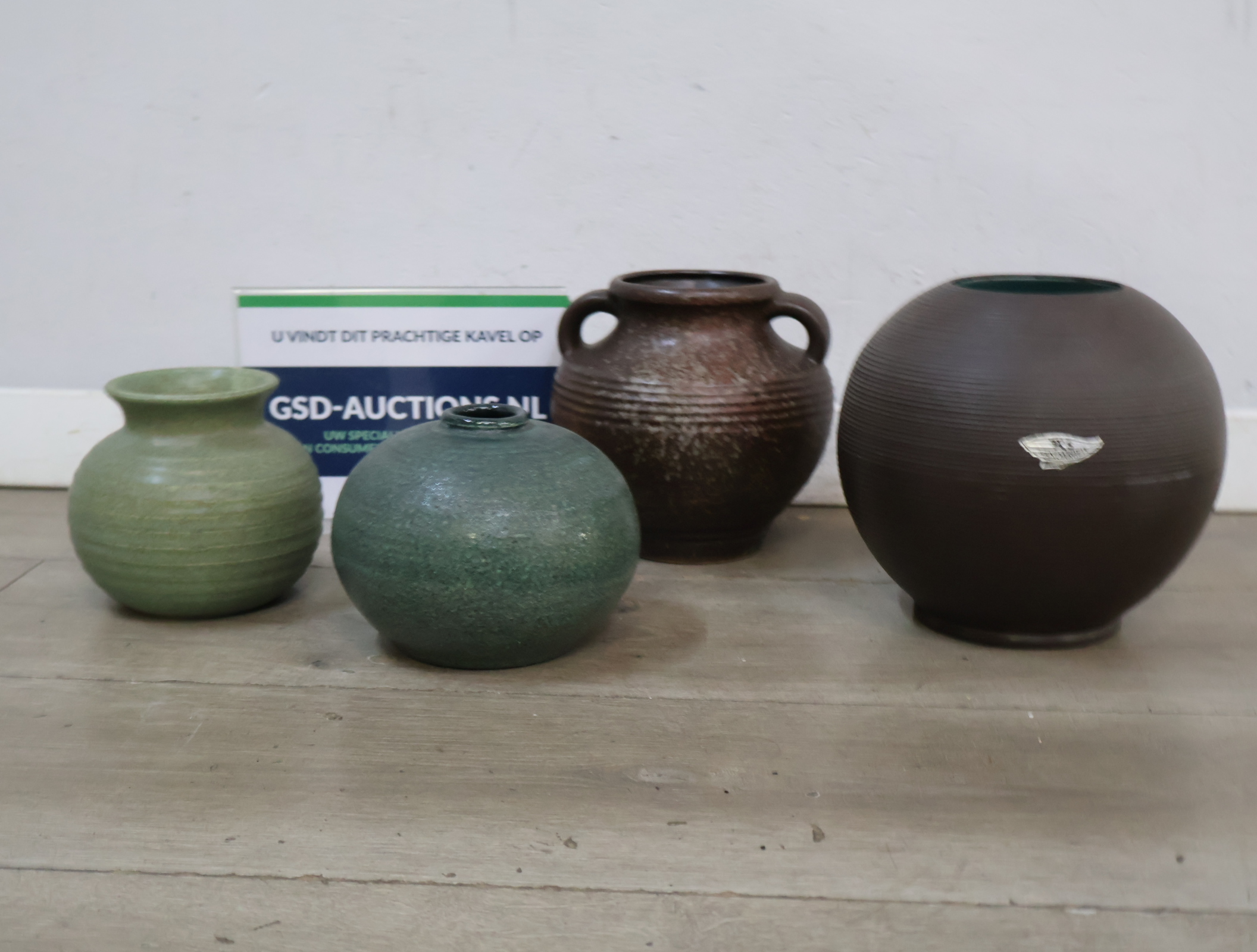Set van 4 decoratieve vazen – foto 2 – kavel bij GSD Auctions, Zoeterwoude