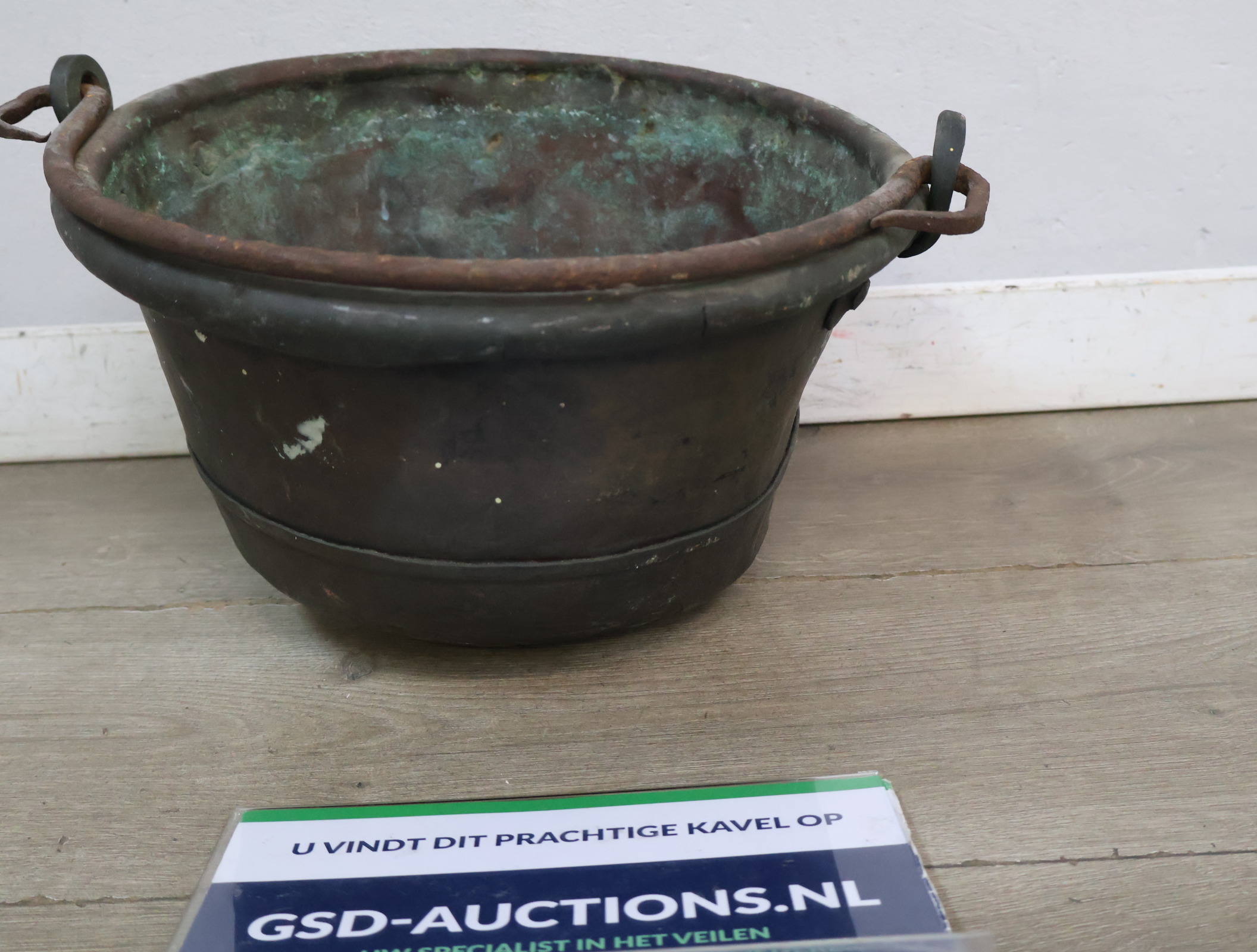 Antieke koperen ketel met handvat – kavel bij GSD Auctions, Zoeterwoude