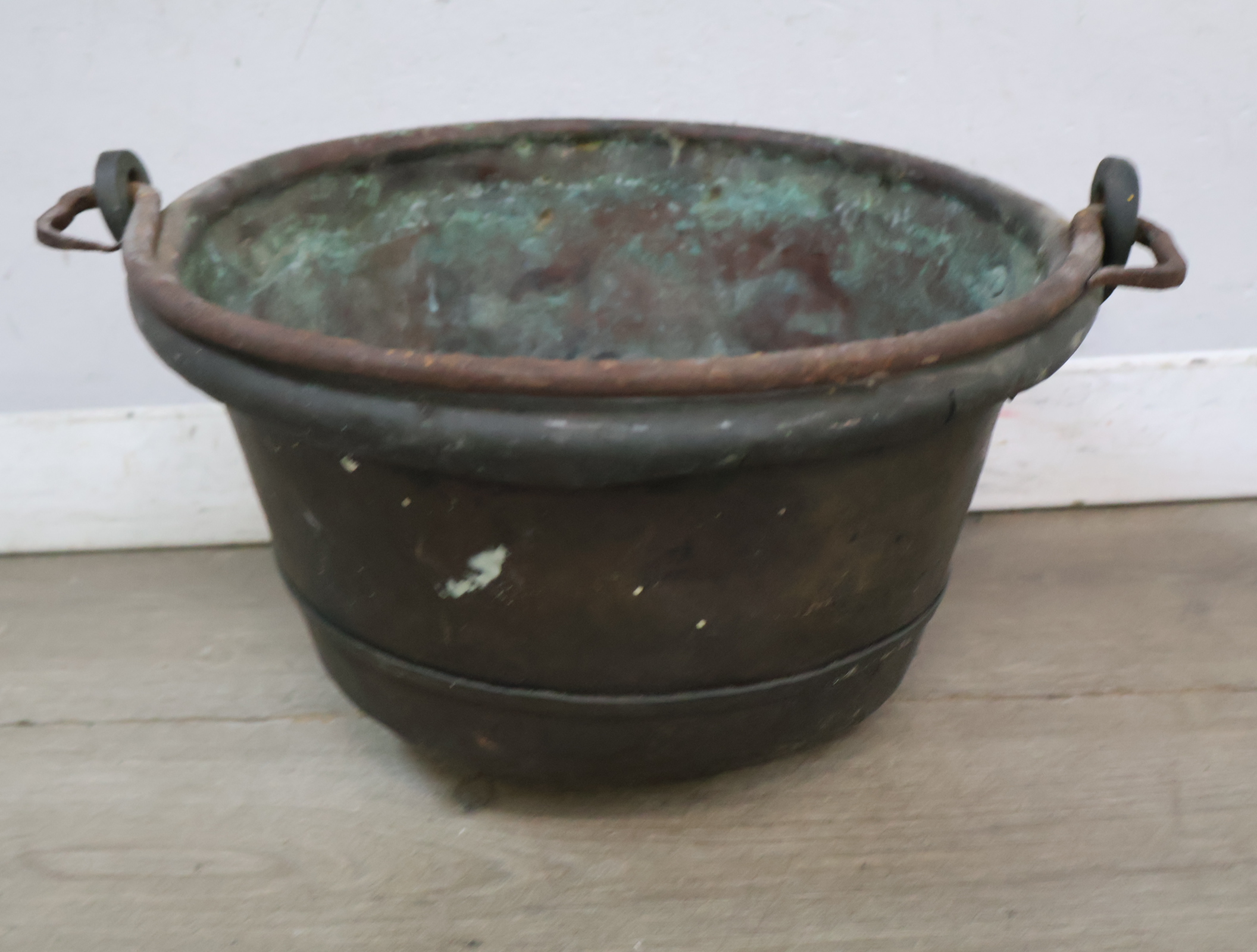 Antieke koperen ketel met handvat – foto 4 – kavel bij GSD Auctions, Zoeterwoude