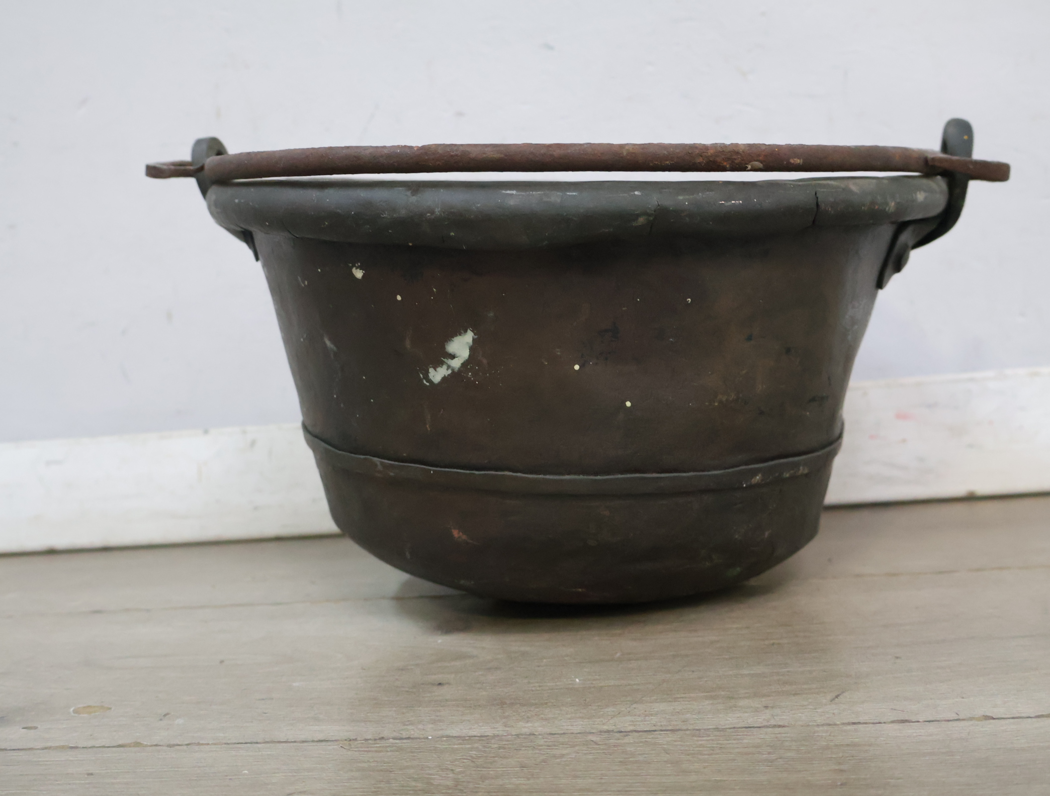 Antieke koperen ketel met handvat – foto 6 – kavel bij GSD Auctions, Zoeterwoude