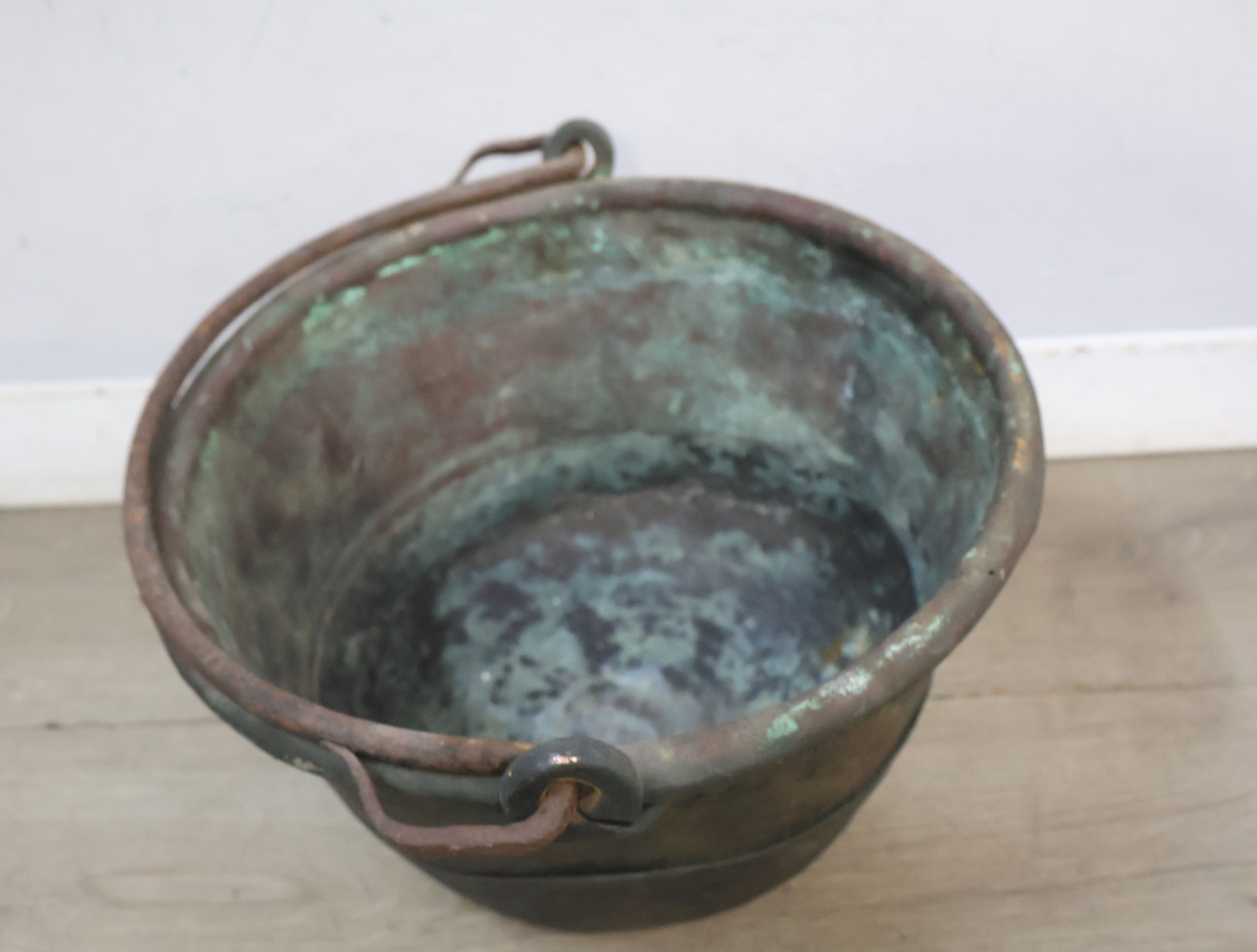 Antieke koperen ketel met handvat – foto 10 – kavel bij GSD Auctions, Zoeterwoude